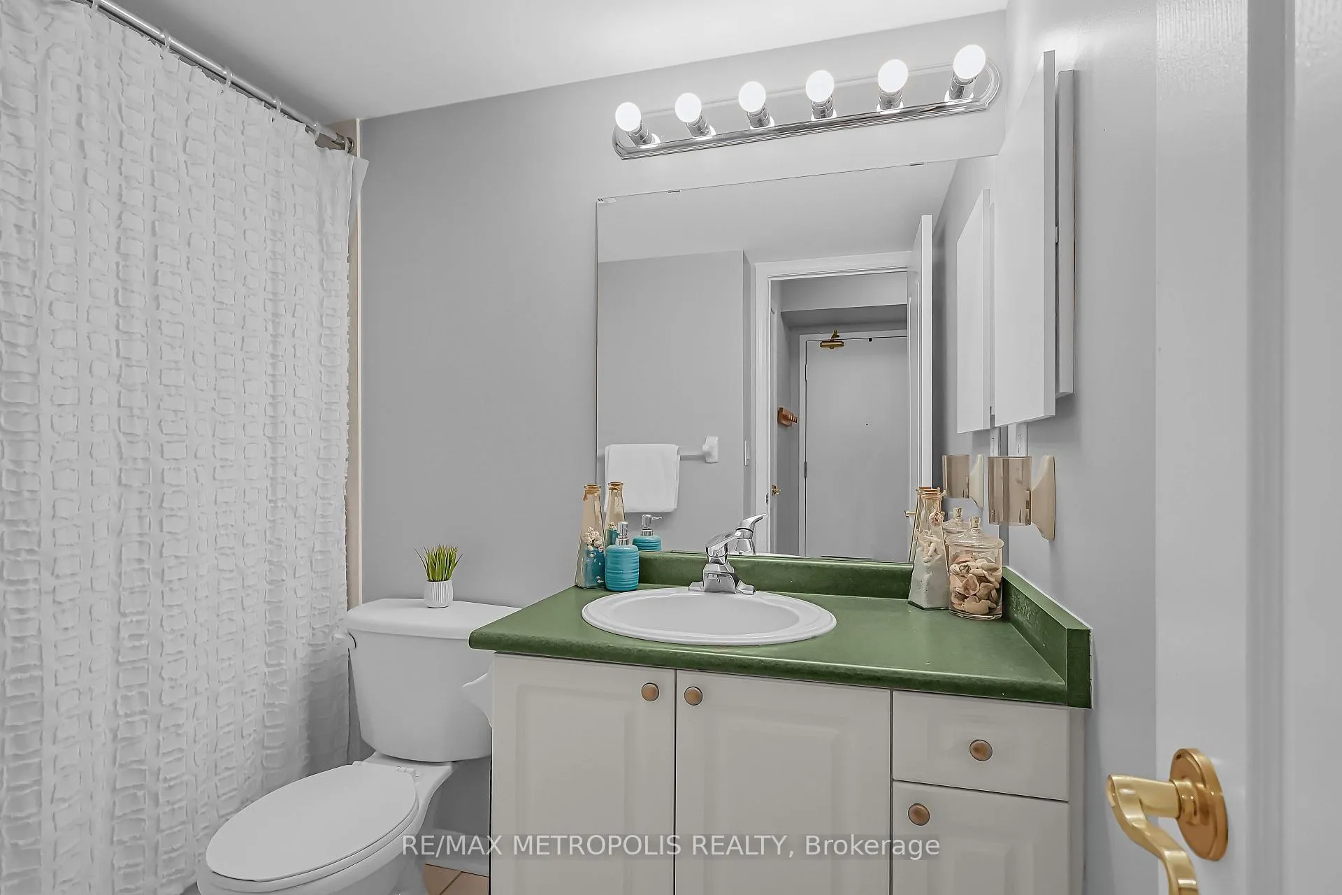 Photo 14 of Unit 216, 2500 Rutherford Road, Vaughan, Maple — HOMEH