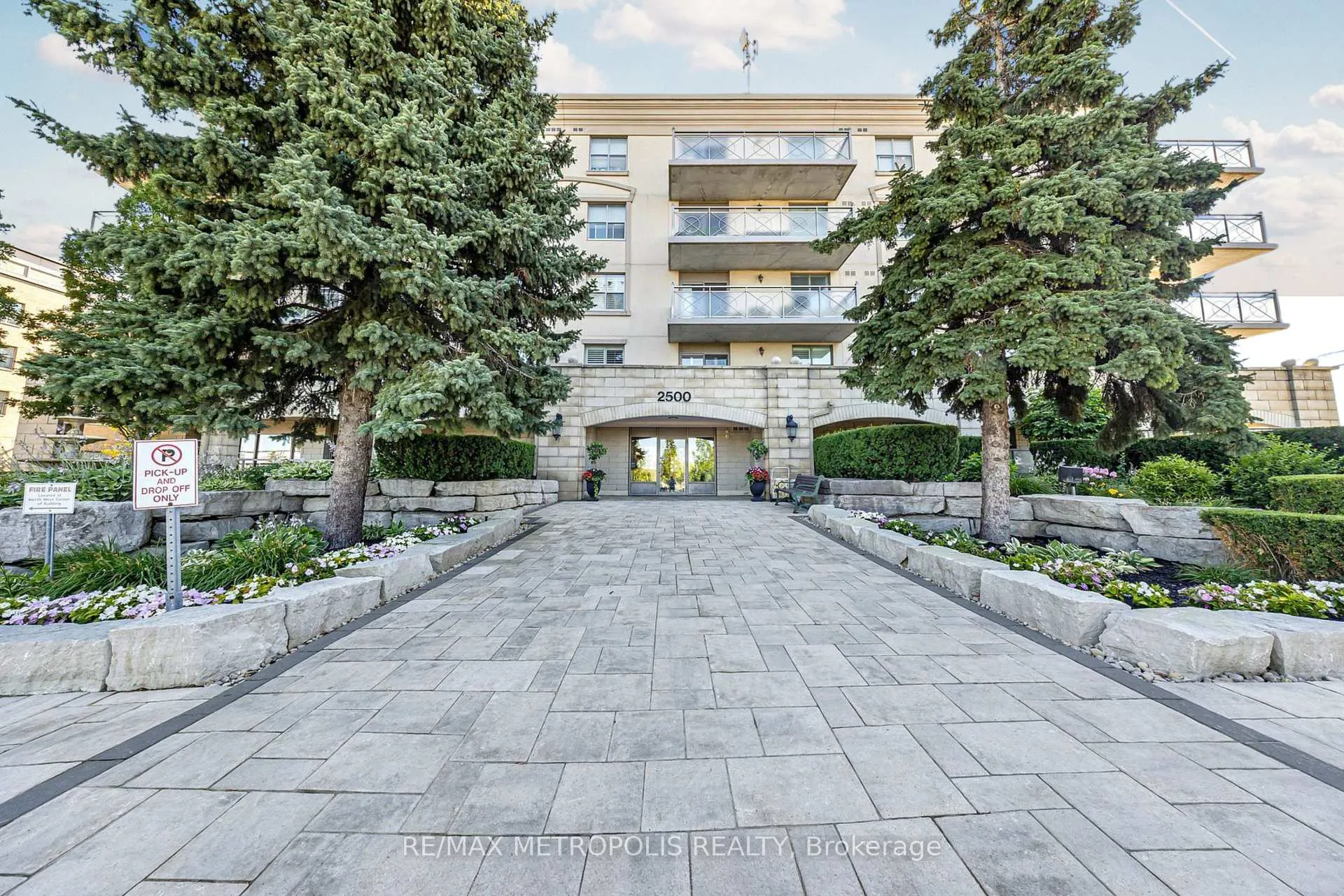 Photo 17 of Unit 216, 2500 Rutherford Road, Vaughan, Maple — HOMEH