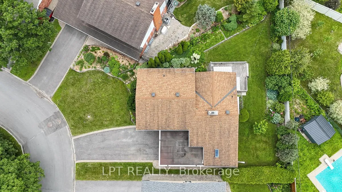 Photo 3 of 1772 Dunkirk Crescent, Ottawa, Playfair Park — HOMEH