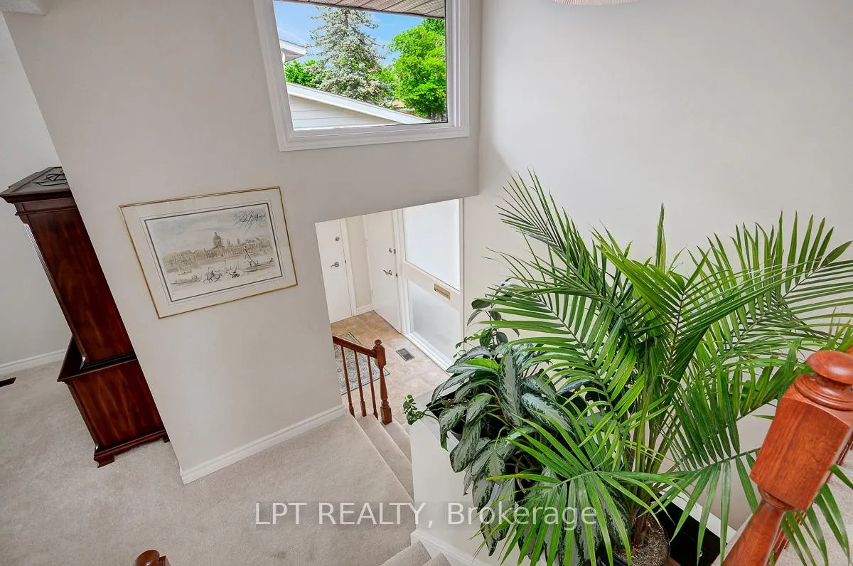 Photo 7 of 1772 Dunkirk Crescent, Ottawa, Playfair Park — HOMEH