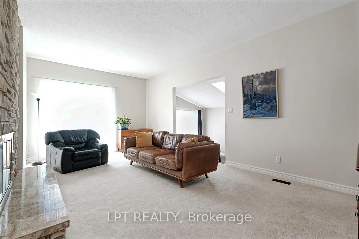Photo 8 of 1772 Dunkirk Crescent, Ottawa, Playfair Park — HOMEH
