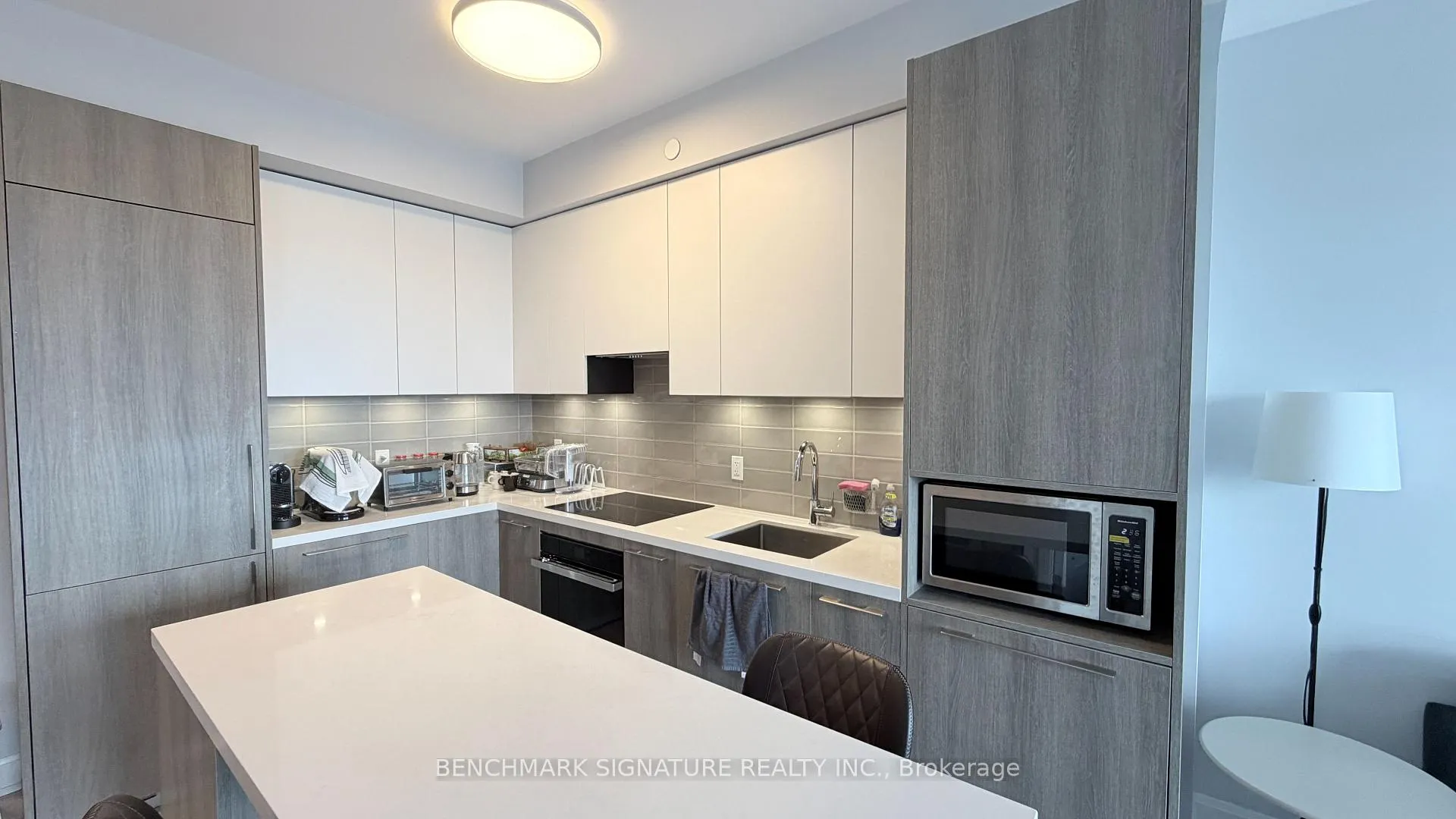 Photo 2 of 38 Water Walk Drive, Markham, Unionville — HOMEH