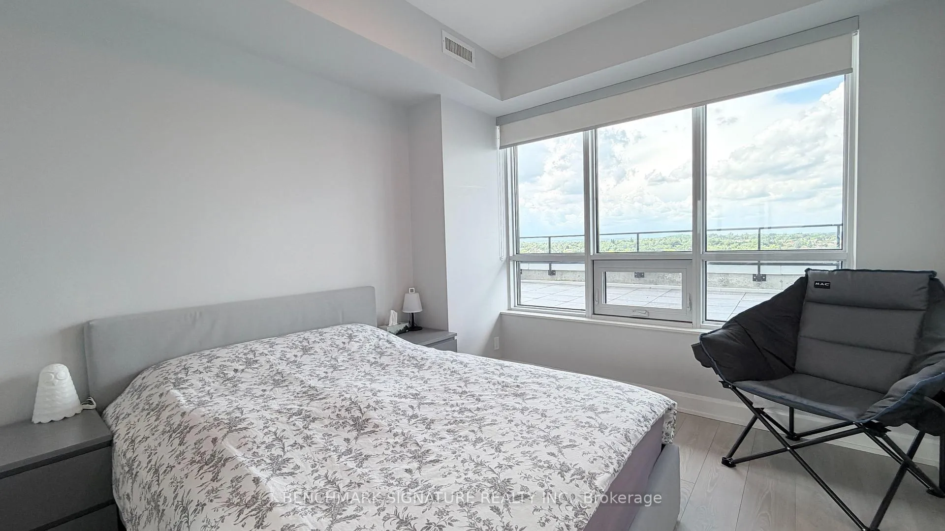 Photo 4 of 38 Water Walk Drive, Markham, Unionville — HOMEH