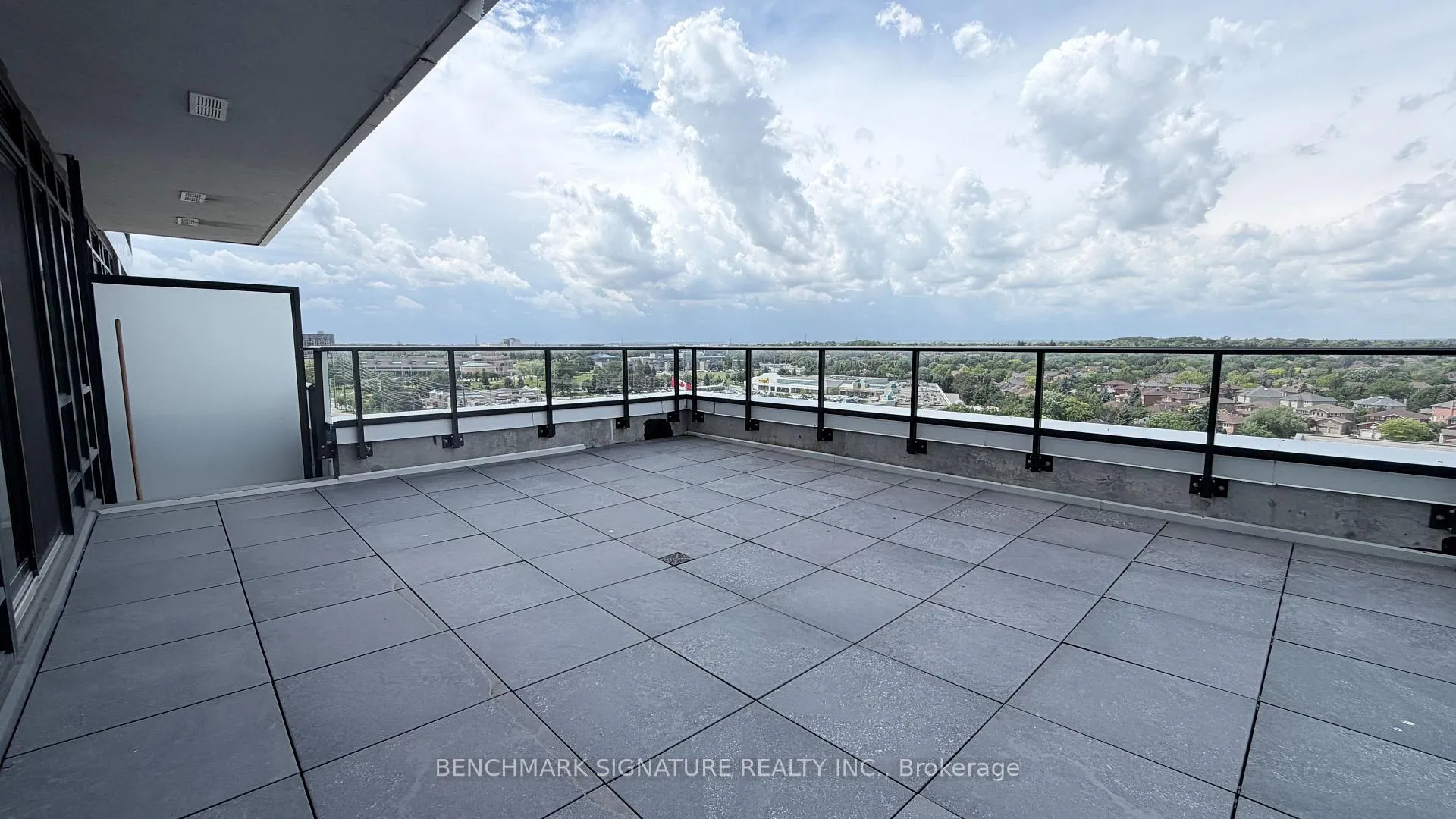 Photo 8 of 38 Water Walk Drive, Markham, Unionville — HOMEH