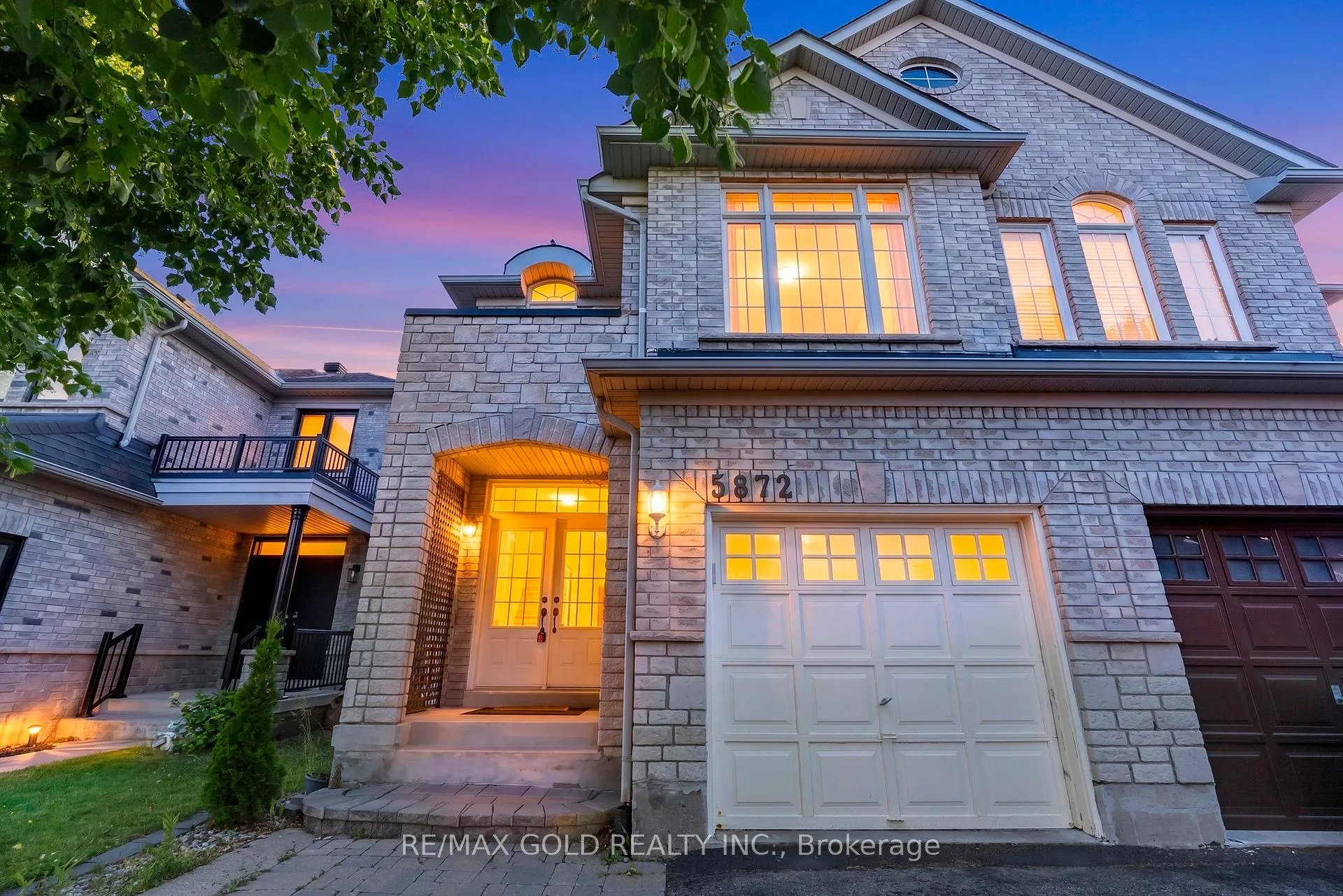 Front of 5872 Yachtsman Crossing Boulevard