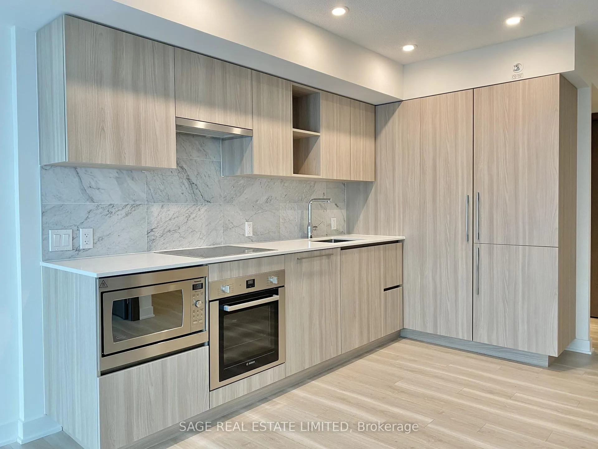 Photo 6 of Unit 801, 17 Bathurst Street, Toronto, Waterfront Communities — HOMEH