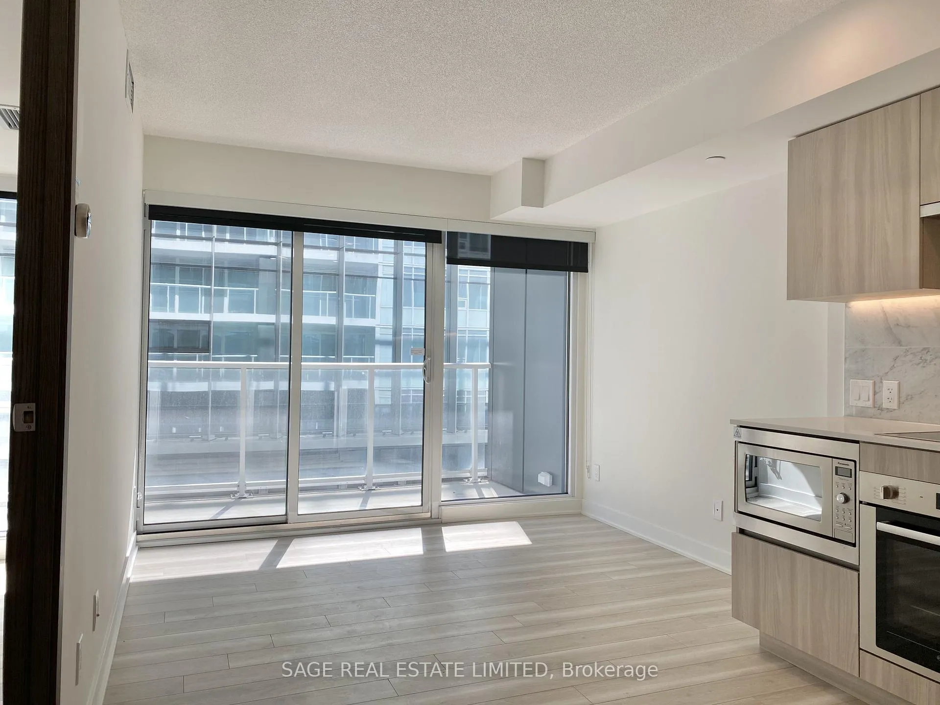 Photo 7 of Unit 801, 17 Bathurst Street, Toronto, Waterfront Communities — HOMEH