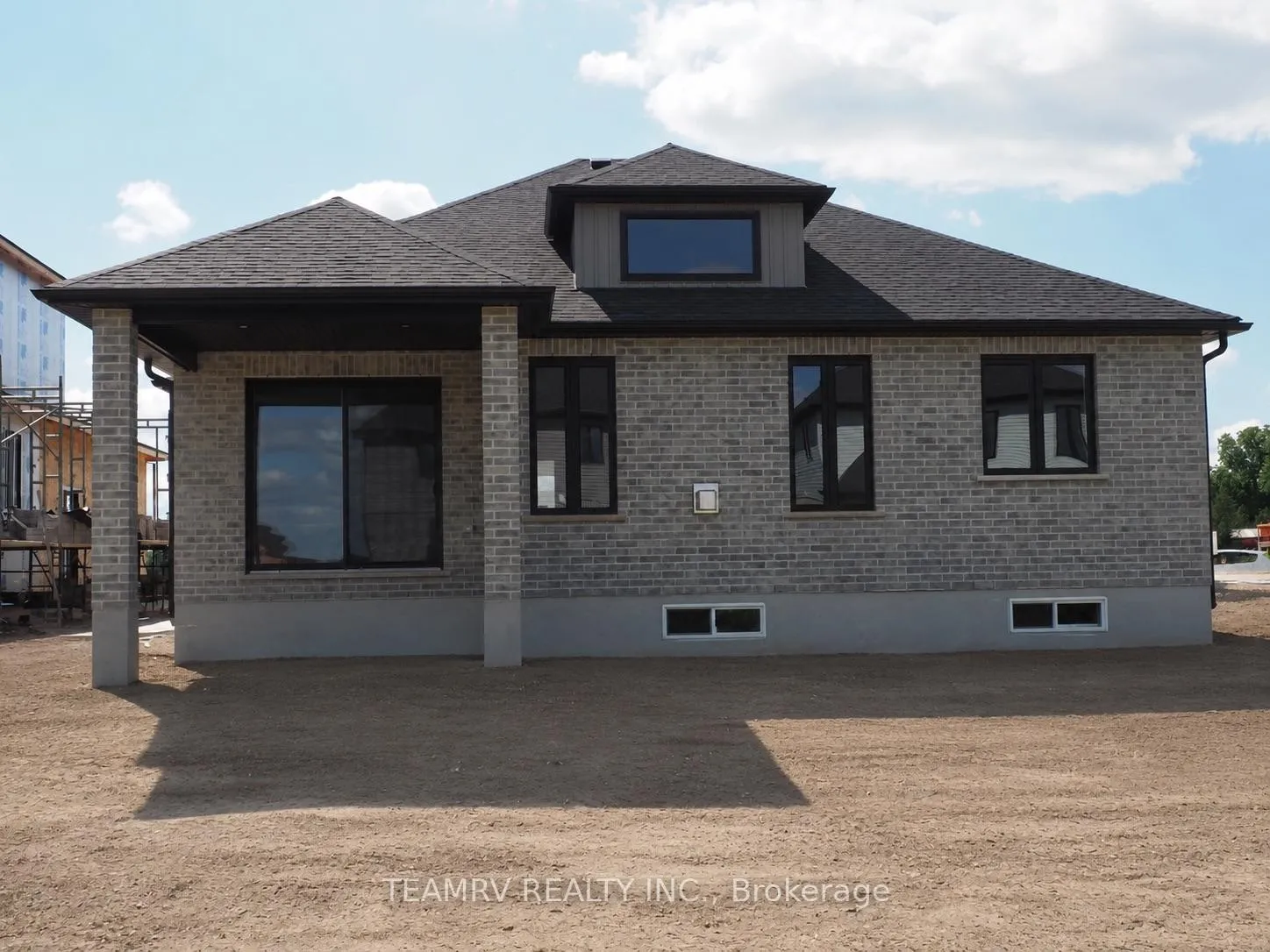 Photo 2 of 17 Darrow Drive, Tillsonburg — HOMEH