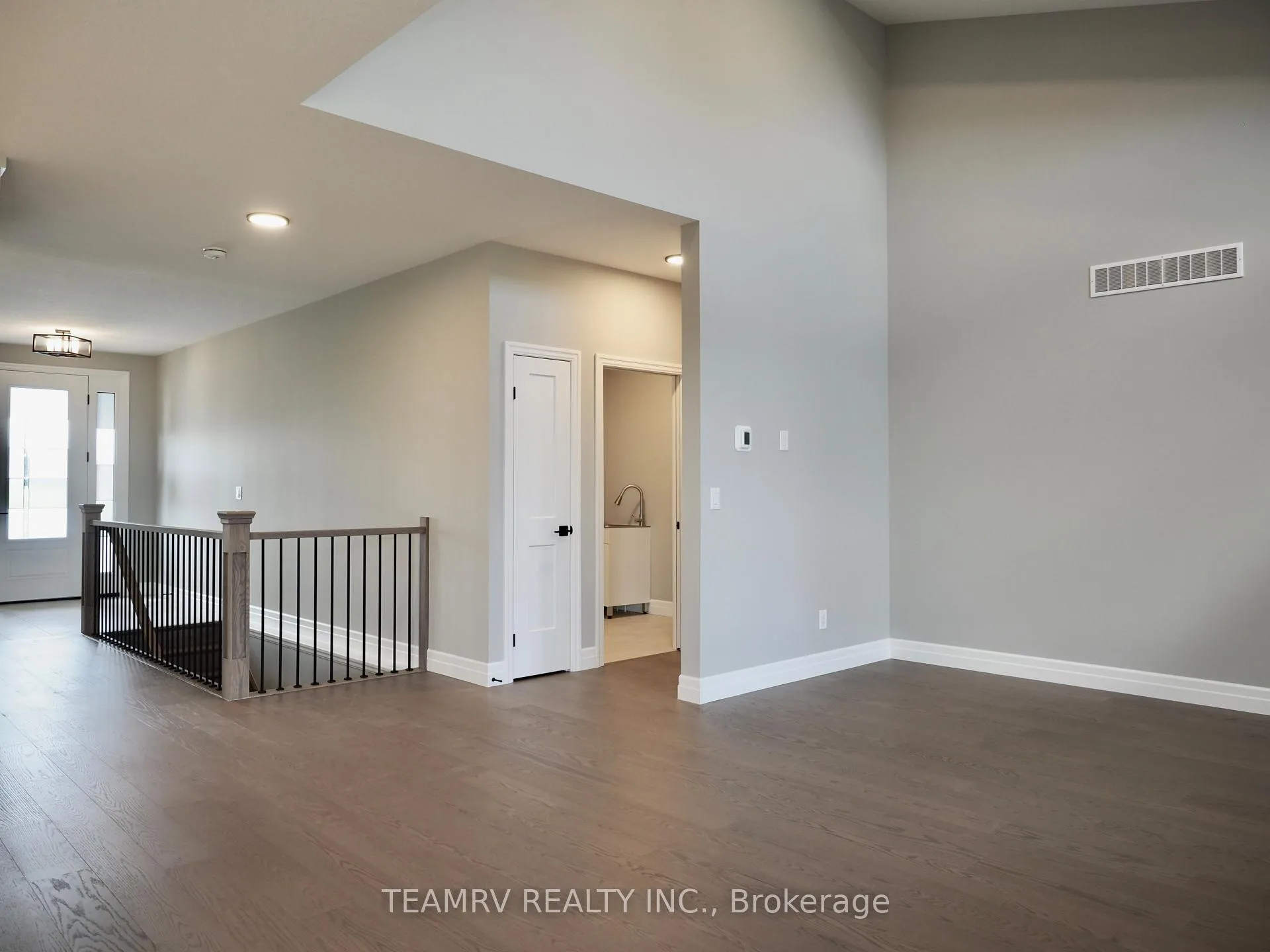 Photo 4 of 17 Darrow Drive, Tillsonburg — HOMEH
