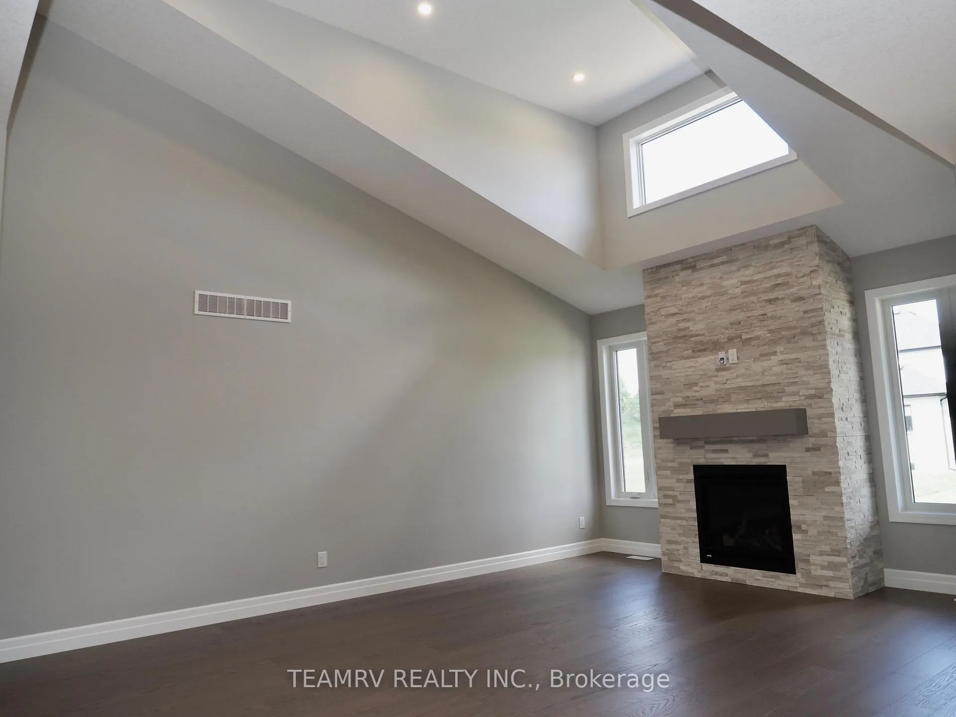 Photo 9 of 17 Darrow Drive, Tillsonburg — HOMEH