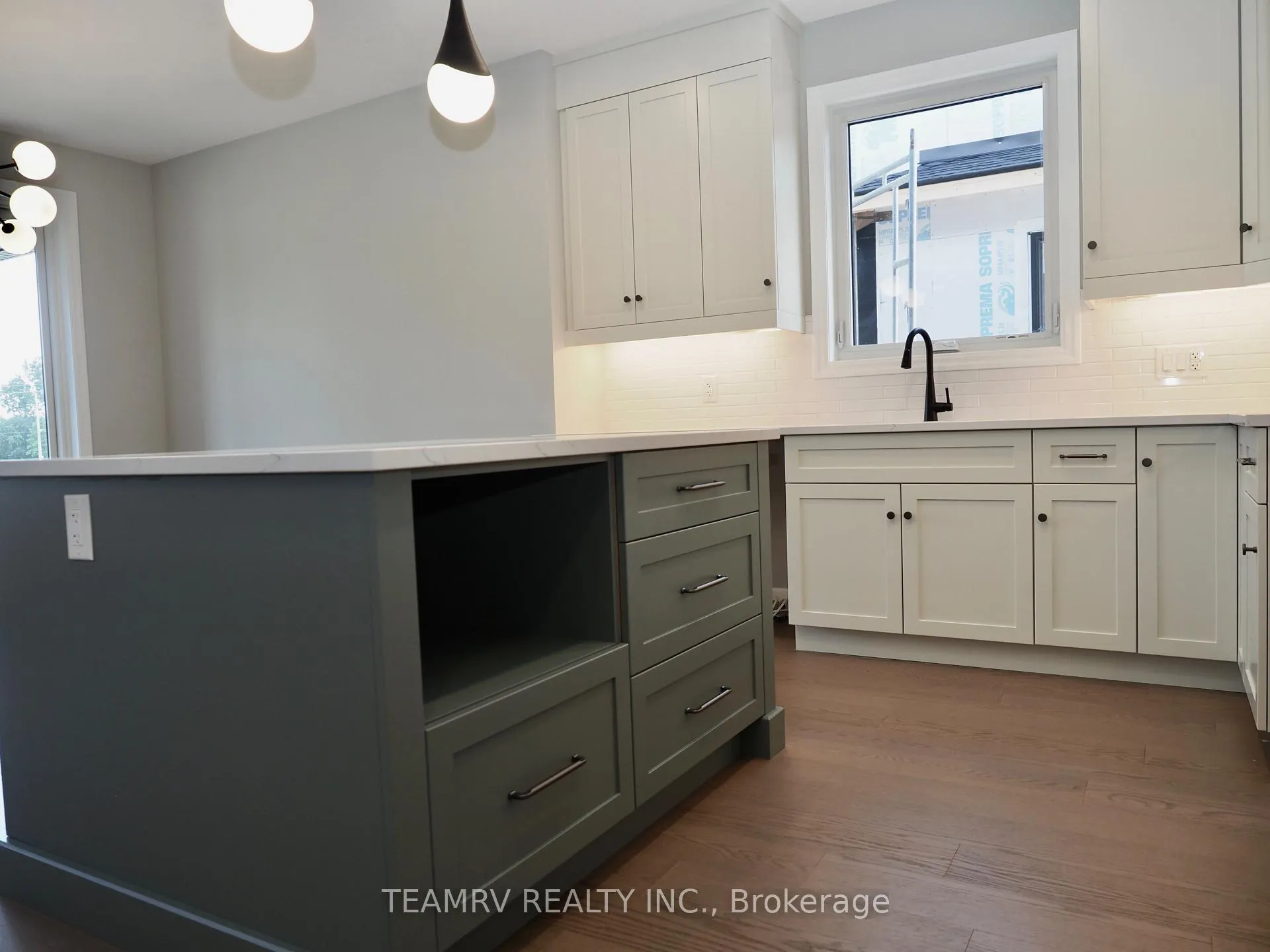 Photo 11 of 17 Darrow Drive, Tillsonburg — HOMEH