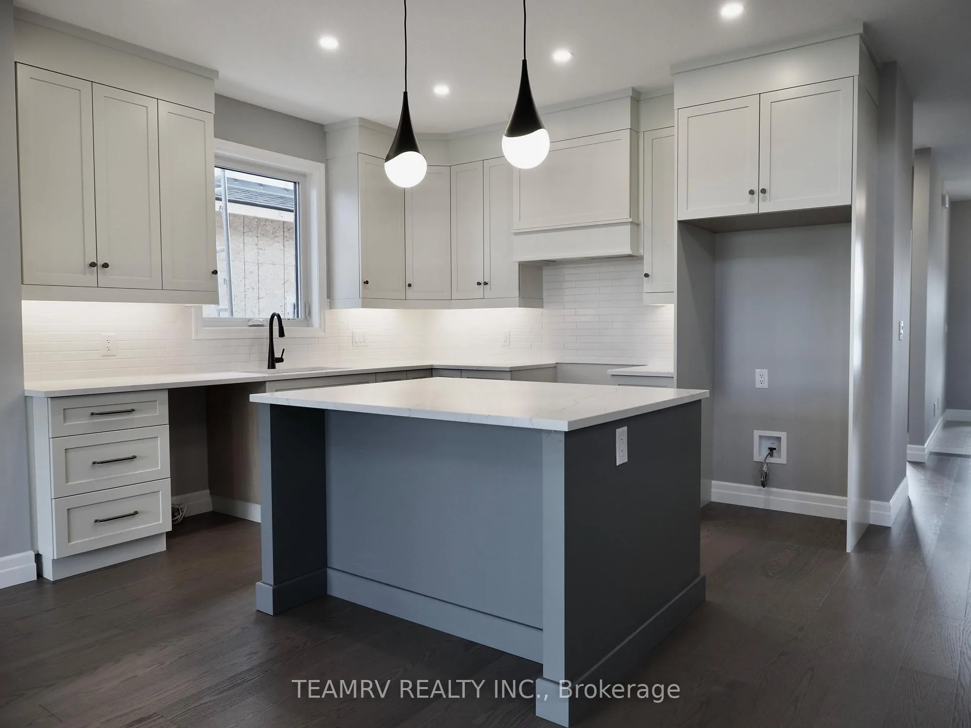 Photo 13 of 17 Darrow Drive, Tillsonburg — HOMEH
