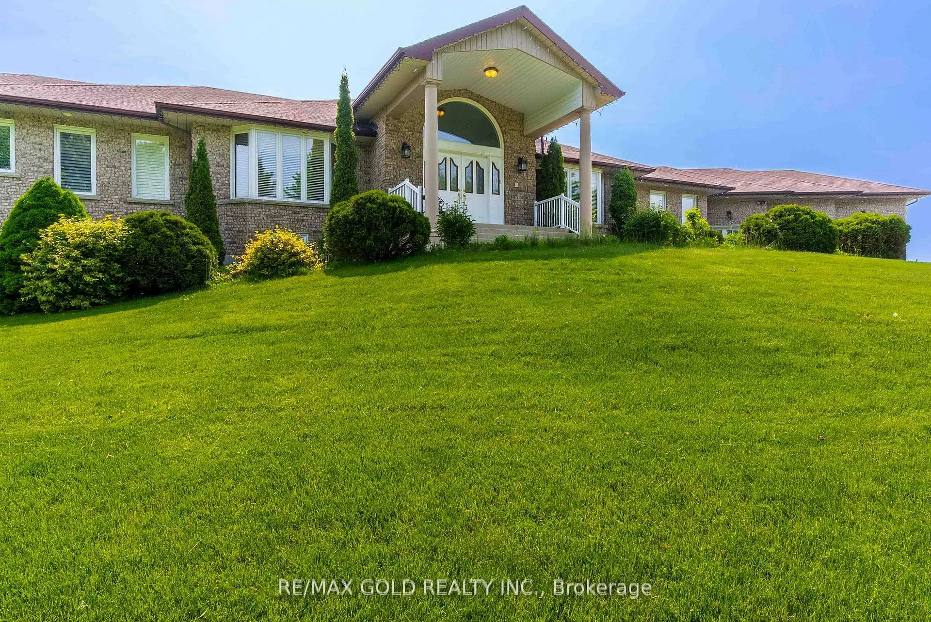 Photo 3 of 45 Humber Trail, Caledon, Palgrave — HOMEH