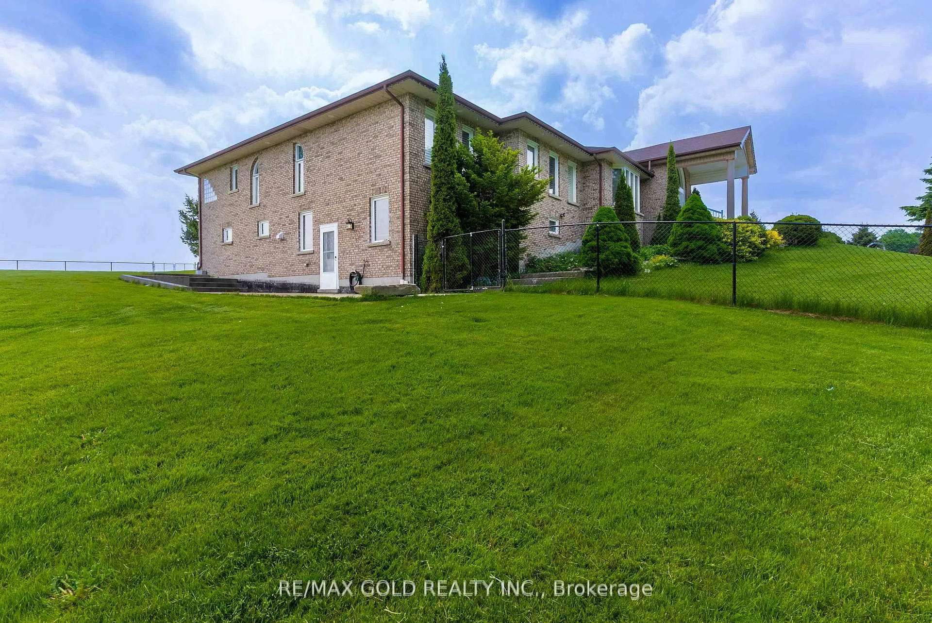Photo 47 of 45 Humber Trail, Caledon, Palgrave — HOMEH