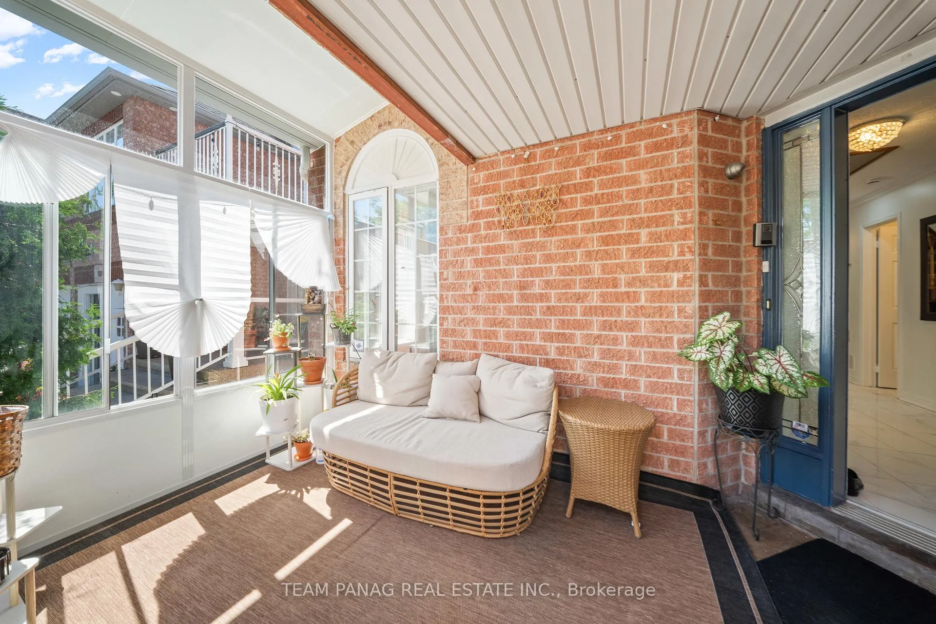 Photo 4 of 8 Shallimar Court, Brampton, Brampton West — HOMEH