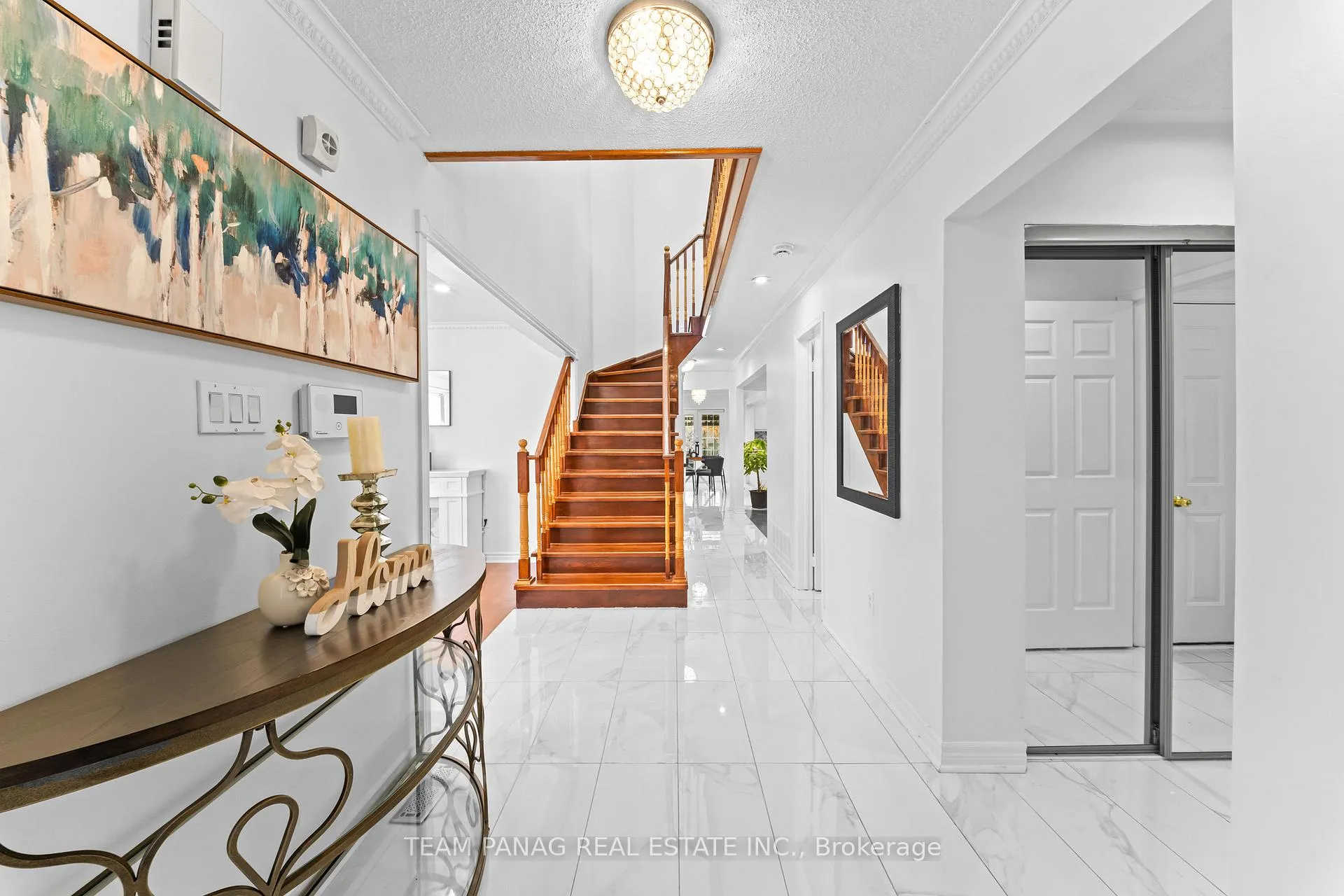 Photo 5 of 8 Shallimar Court, Brampton, Brampton West — HOMEH