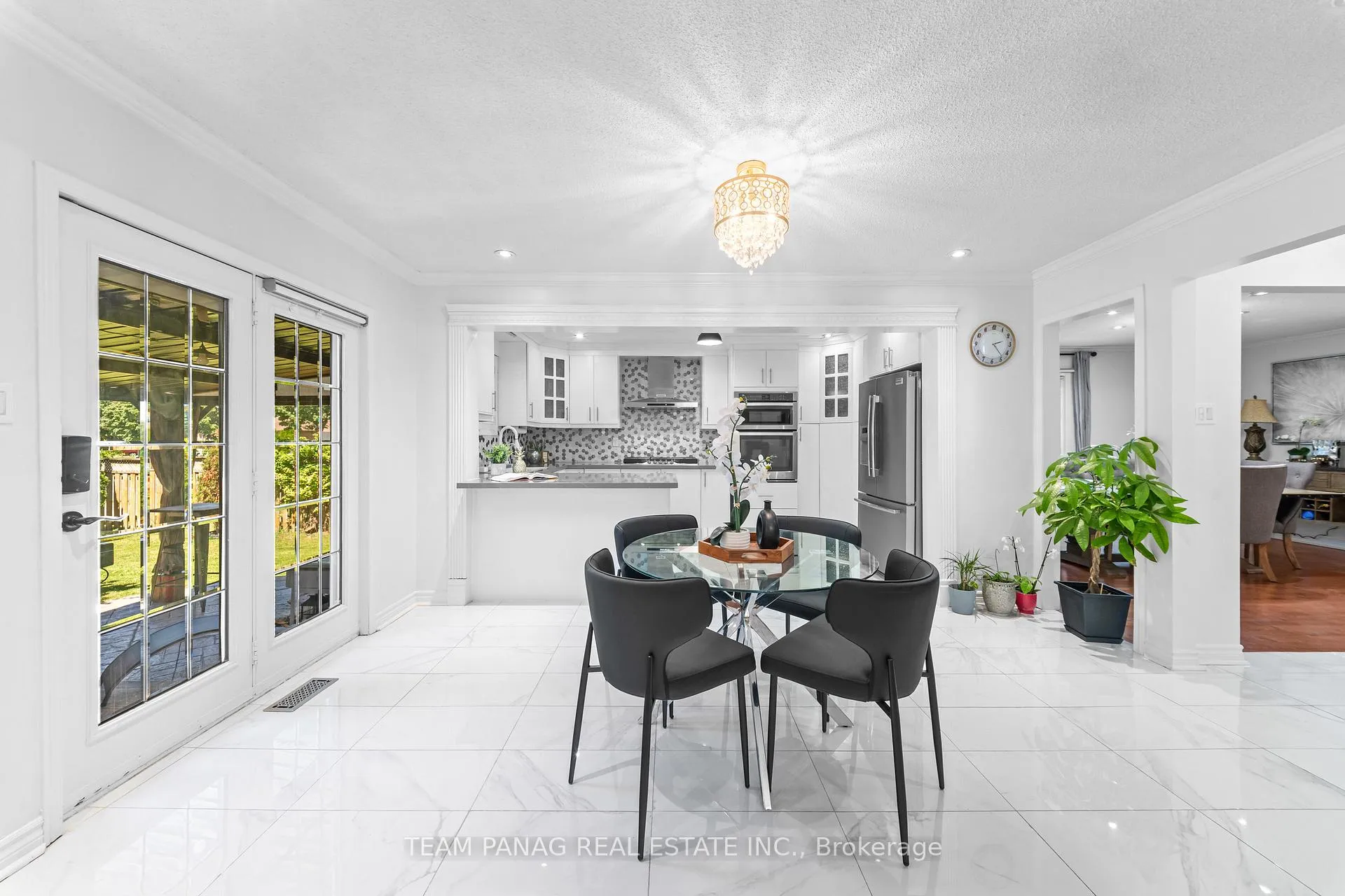 Photo 10 of 8 Shallimar Court, Brampton, Brampton West — HOMEH