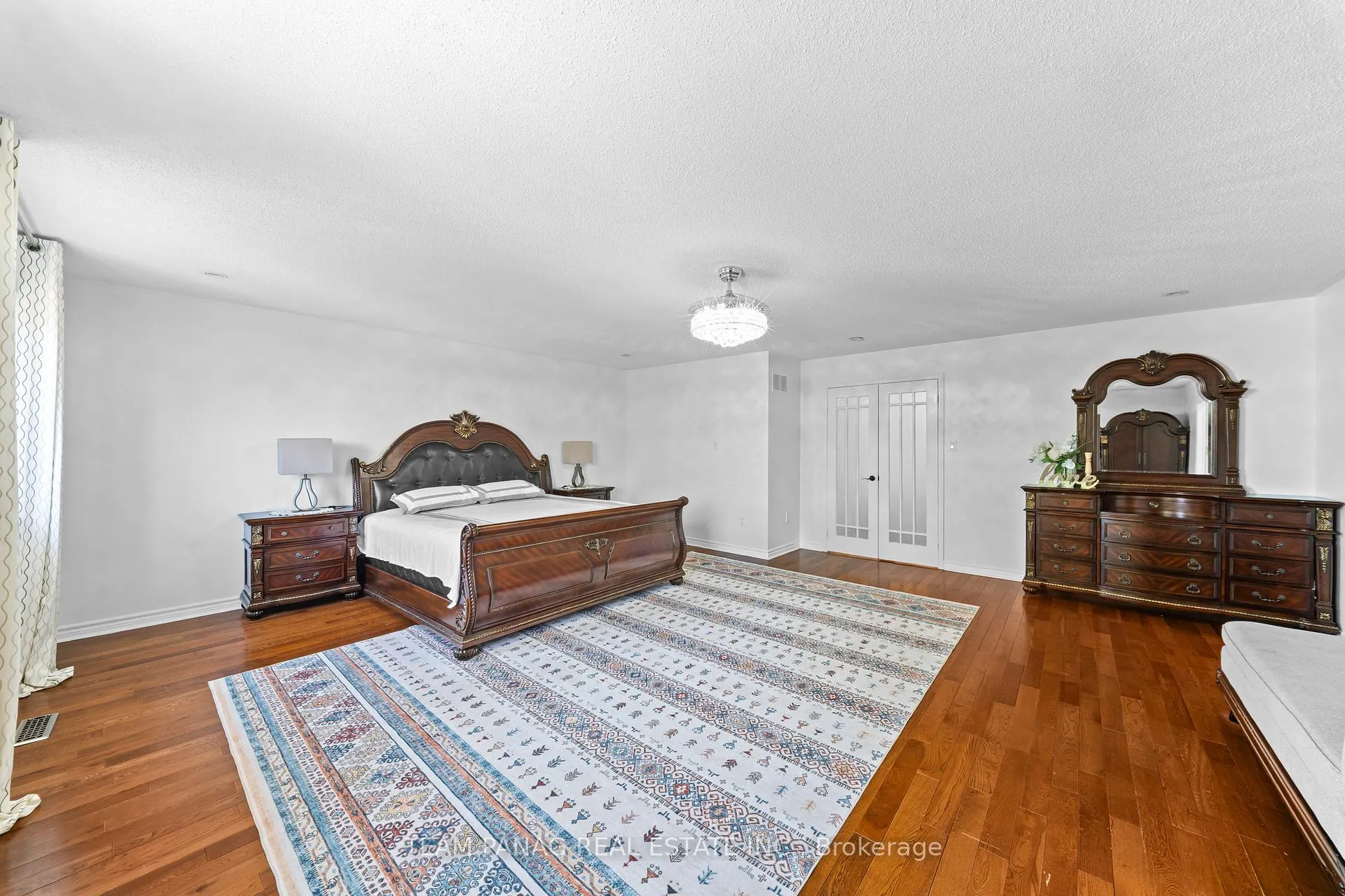 Photo 21 of 8 Shallimar Court, Brampton, Brampton West — HOMEH
