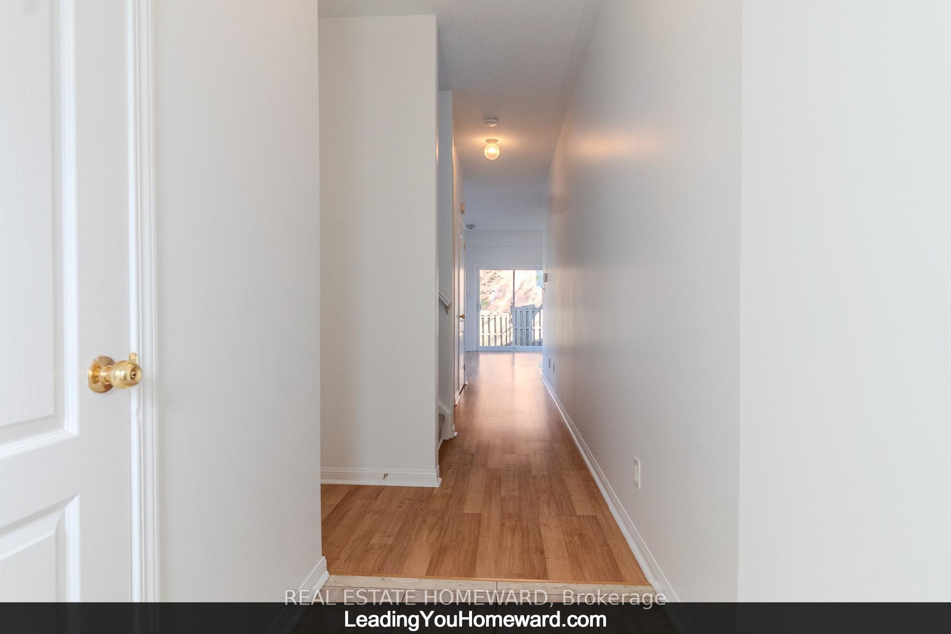 Photo 3 of Unit 19, 488 Yonge Street, Barrie, Painswick North — HOMEH