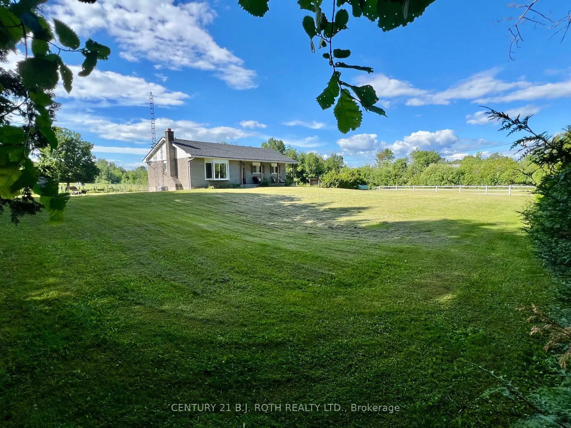 Photo 1 of 2266 Foxmead Road, Oro-Medonte, Rural Oro-Medonte — HOMEH