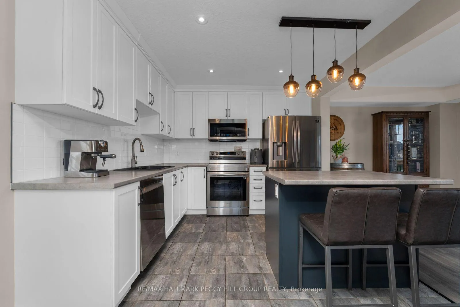 Photo 3 of 2 Foley Crescent, Collingwood — HOMEH