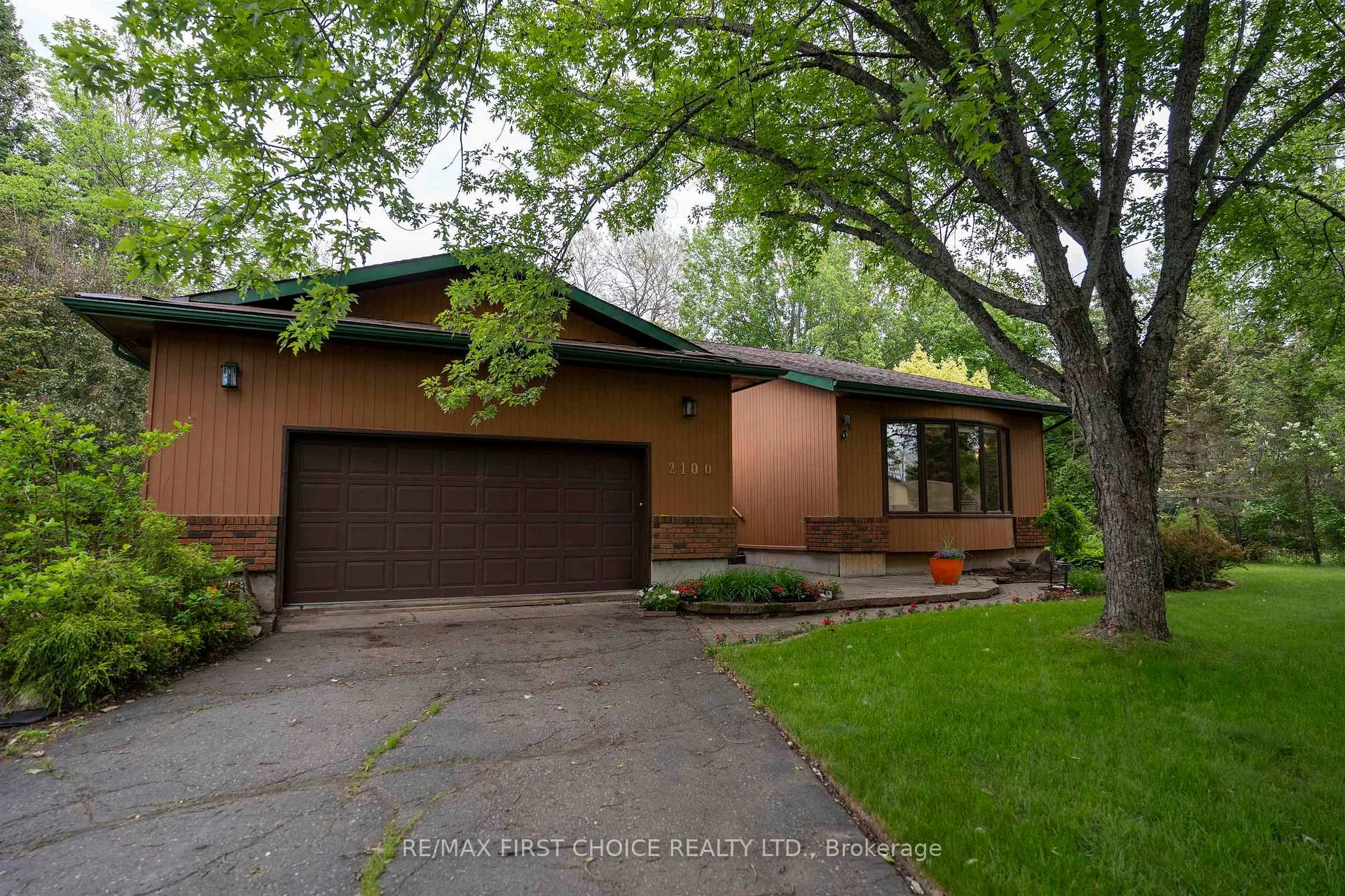 Photo 2 of 2100 Whitegates Drive, Thunder Bay, Rosslyn Road — HOMEH