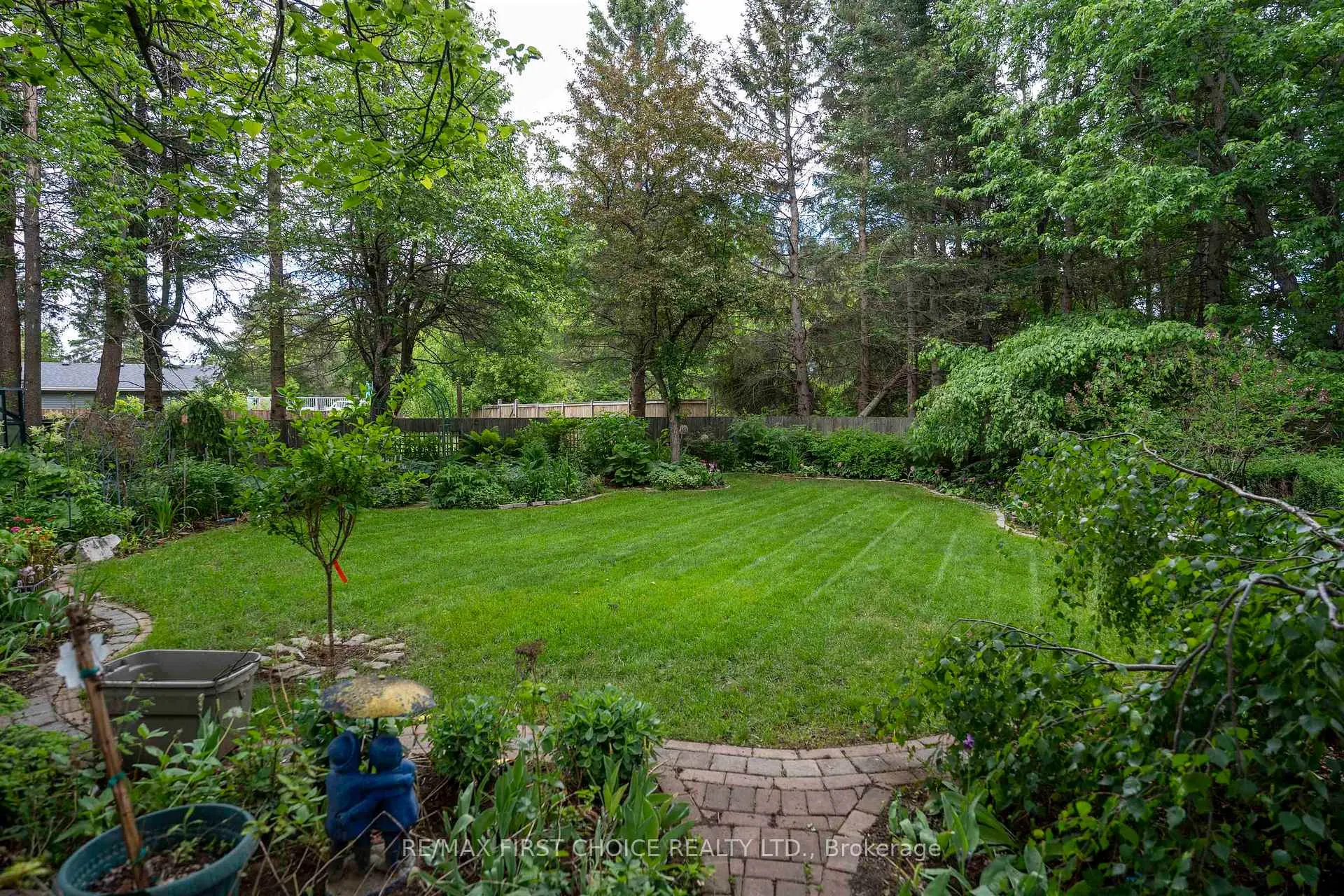 Photo 3 of 2100 Whitegates Drive, Thunder Bay, Rosslyn Road — HOMEH