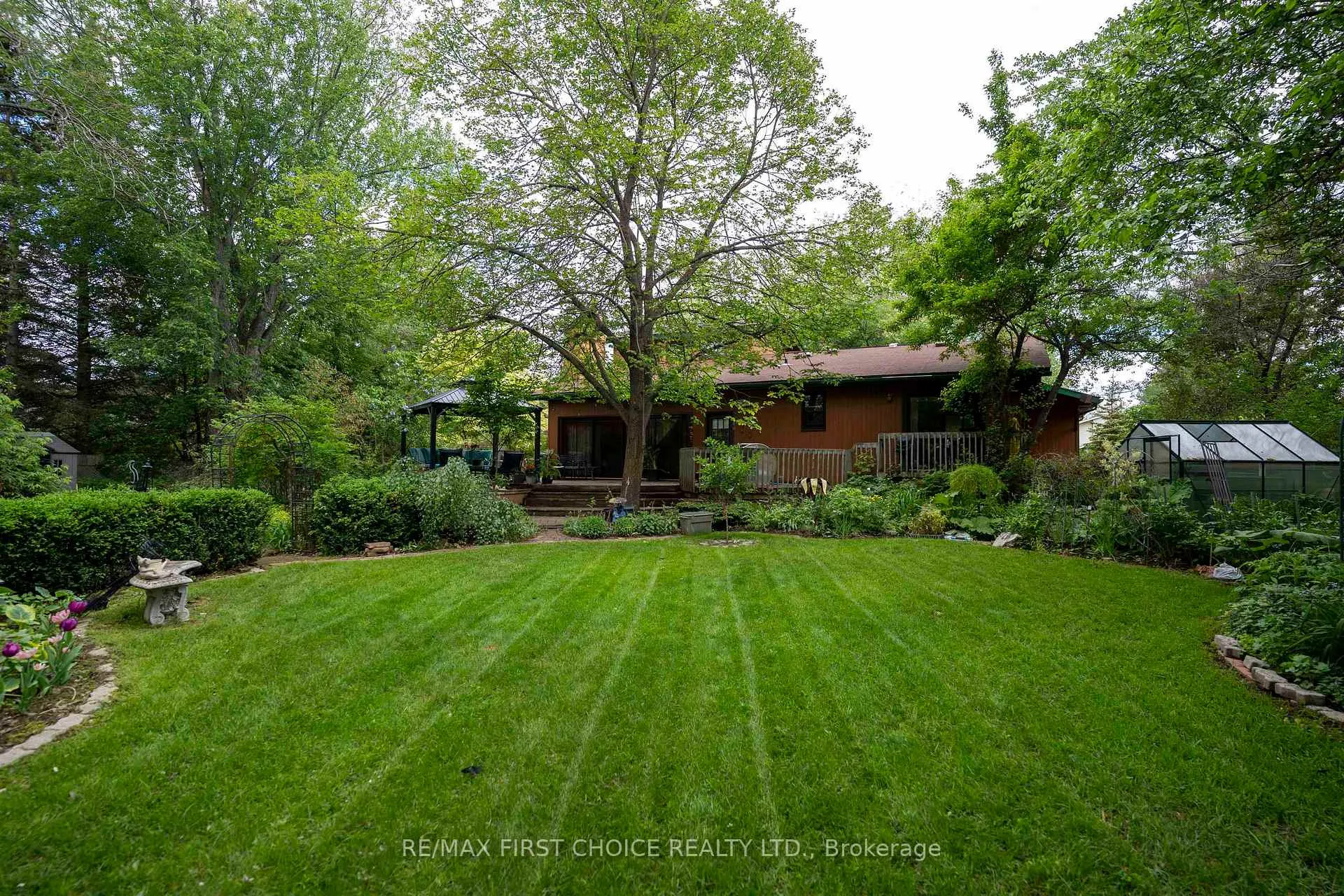 Photo 4 of 2100 Whitegates Drive, Thunder Bay, Rosslyn Road — HOMEH