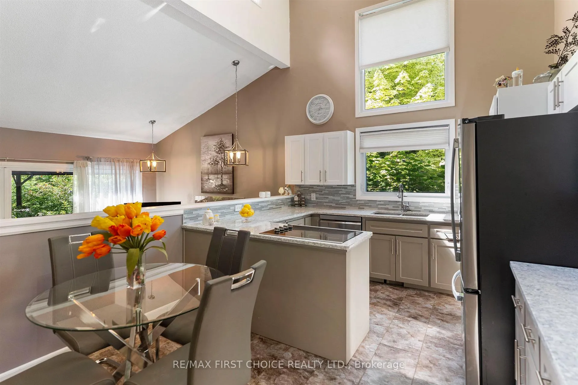 Photo 6 of 2100 Whitegates Drive, Thunder Bay, Rosslyn Road — HOMEH
