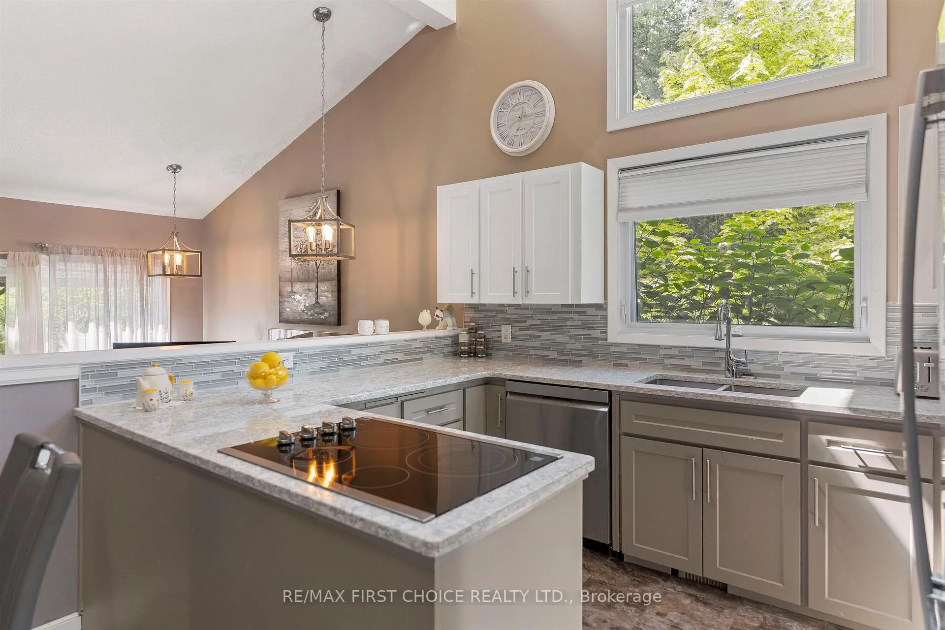 Photo 8 of 2100 Whitegates Drive, Thunder Bay, Rosslyn Road — HOMEH
