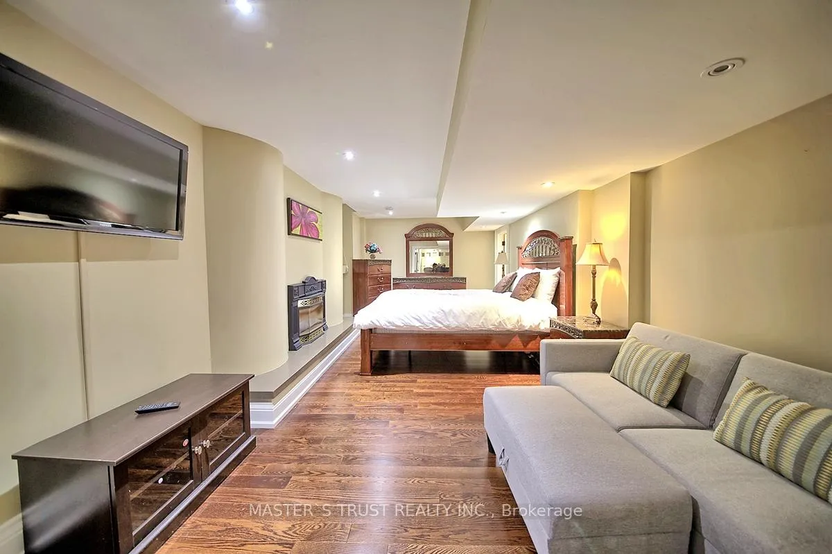 Photo 1 of 27 Brownlee Ave W, Vaughan, East Woodbridge — HOMEH