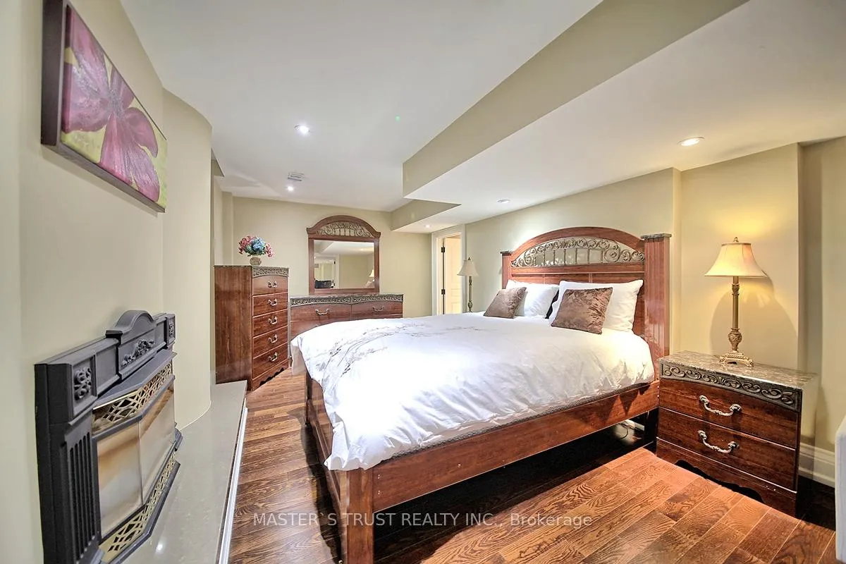 Photo 2 of 27 Brownlee Ave W, Vaughan, East Woodbridge — HOMEH