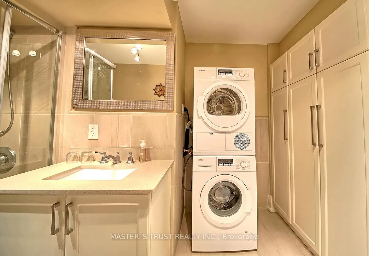 Photo 4 of 27 Brownlee Ave W, Vaughan, East Woodbridge — HOMEH