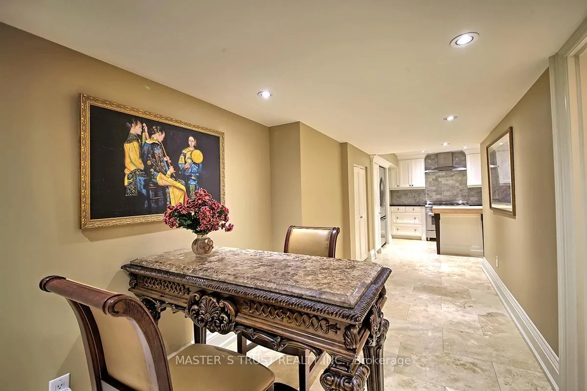 Photo 8 of 27 Brownlee Ave W, Vaughan, East Woodbridge — HOMEH
