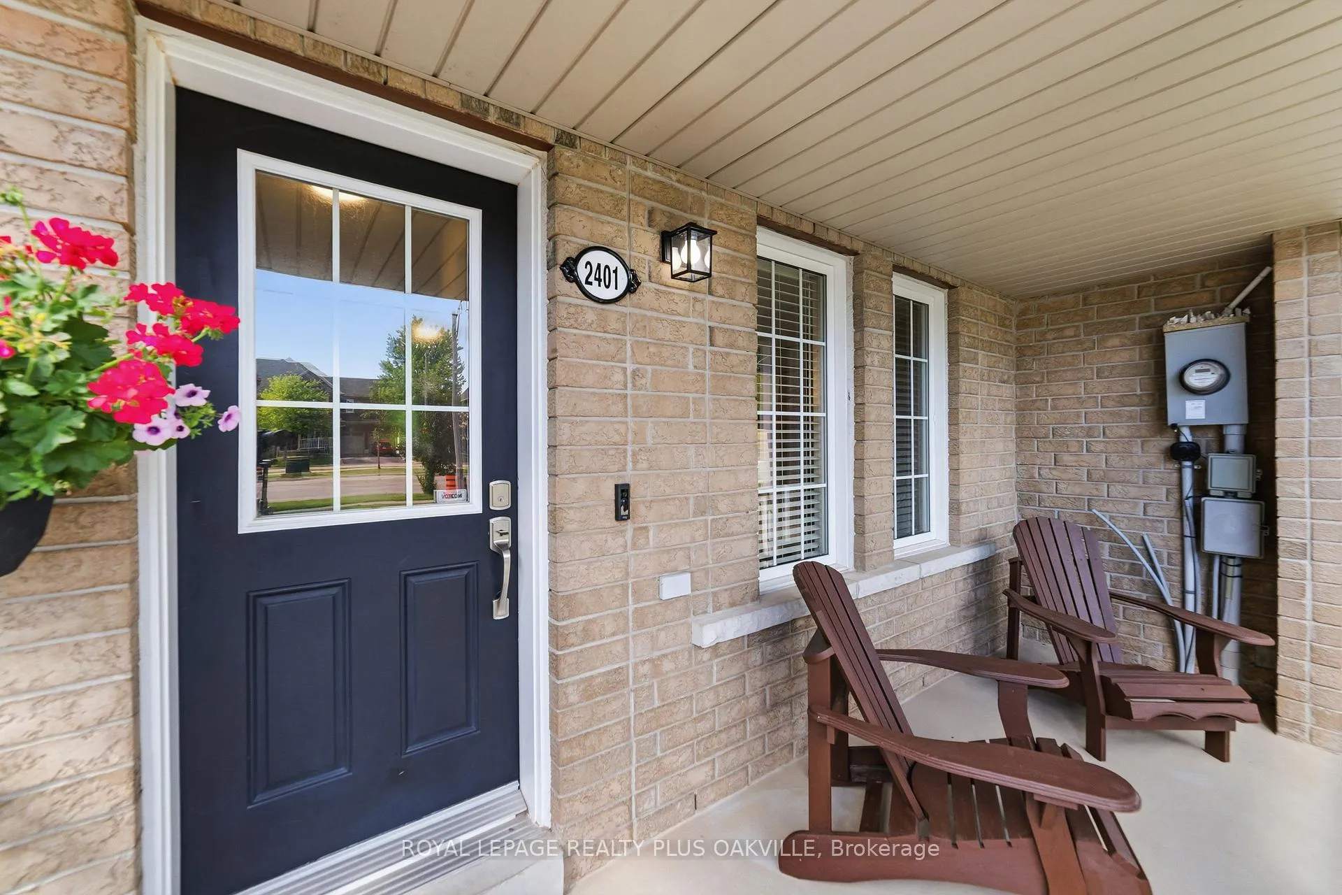 Photo 3 of 2401 Postmaster Drive, Oakville, Westmount — HOMEH