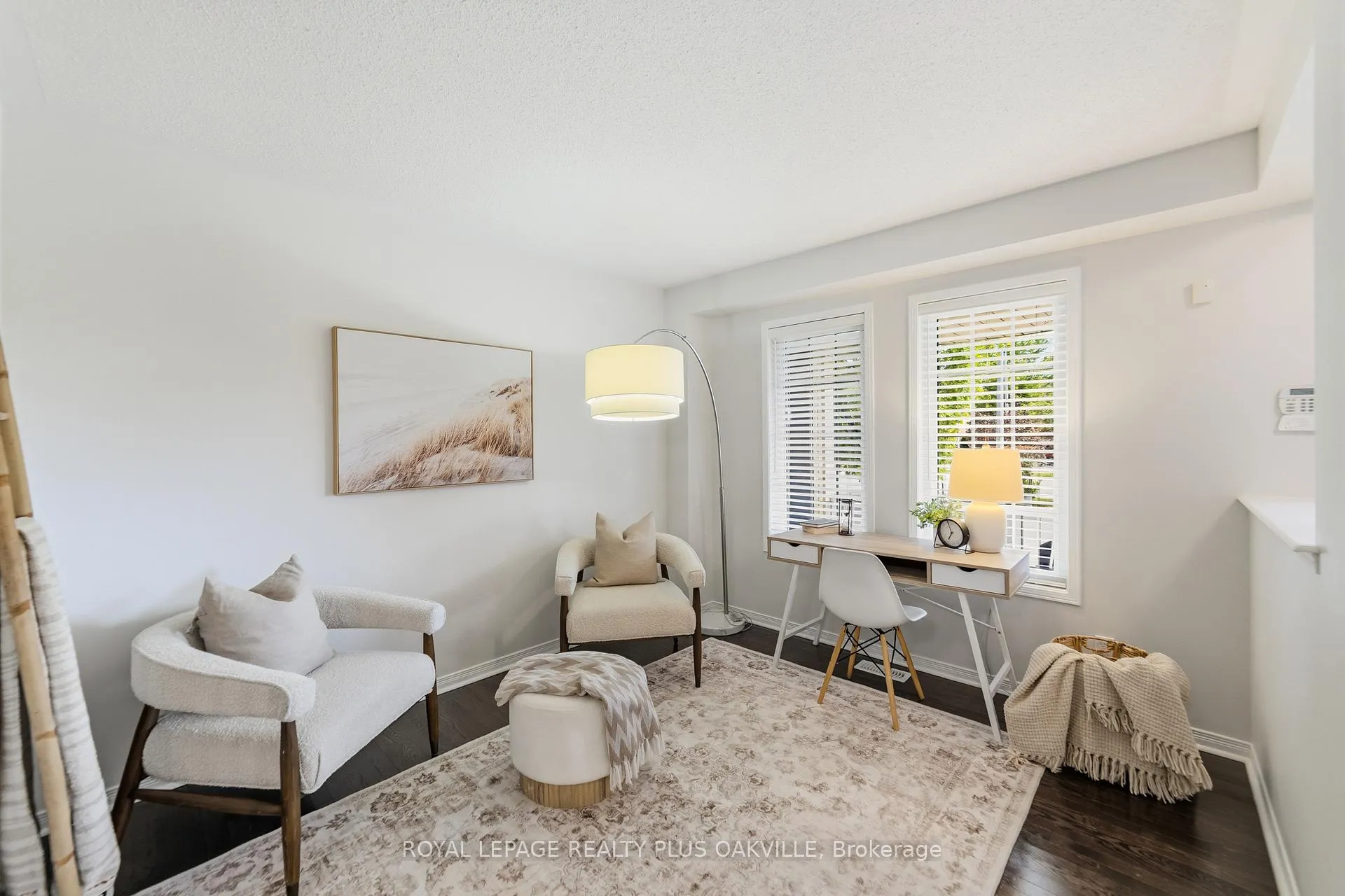 Photo 4 of 2401 Postmaster Drive, Oakville, Westmount — HOMEH
