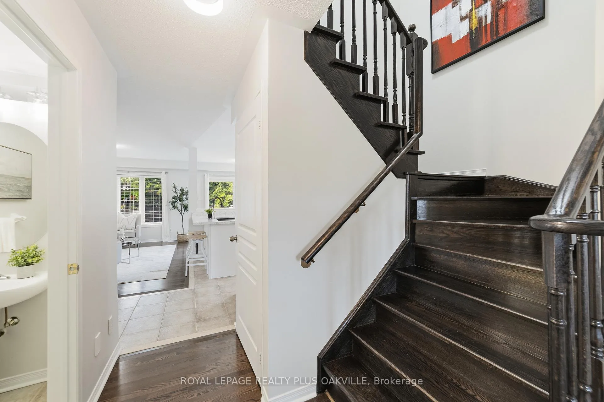 Photo 6 of 2401 Postmaster Drive, Oakville, Westmount — HOMEH