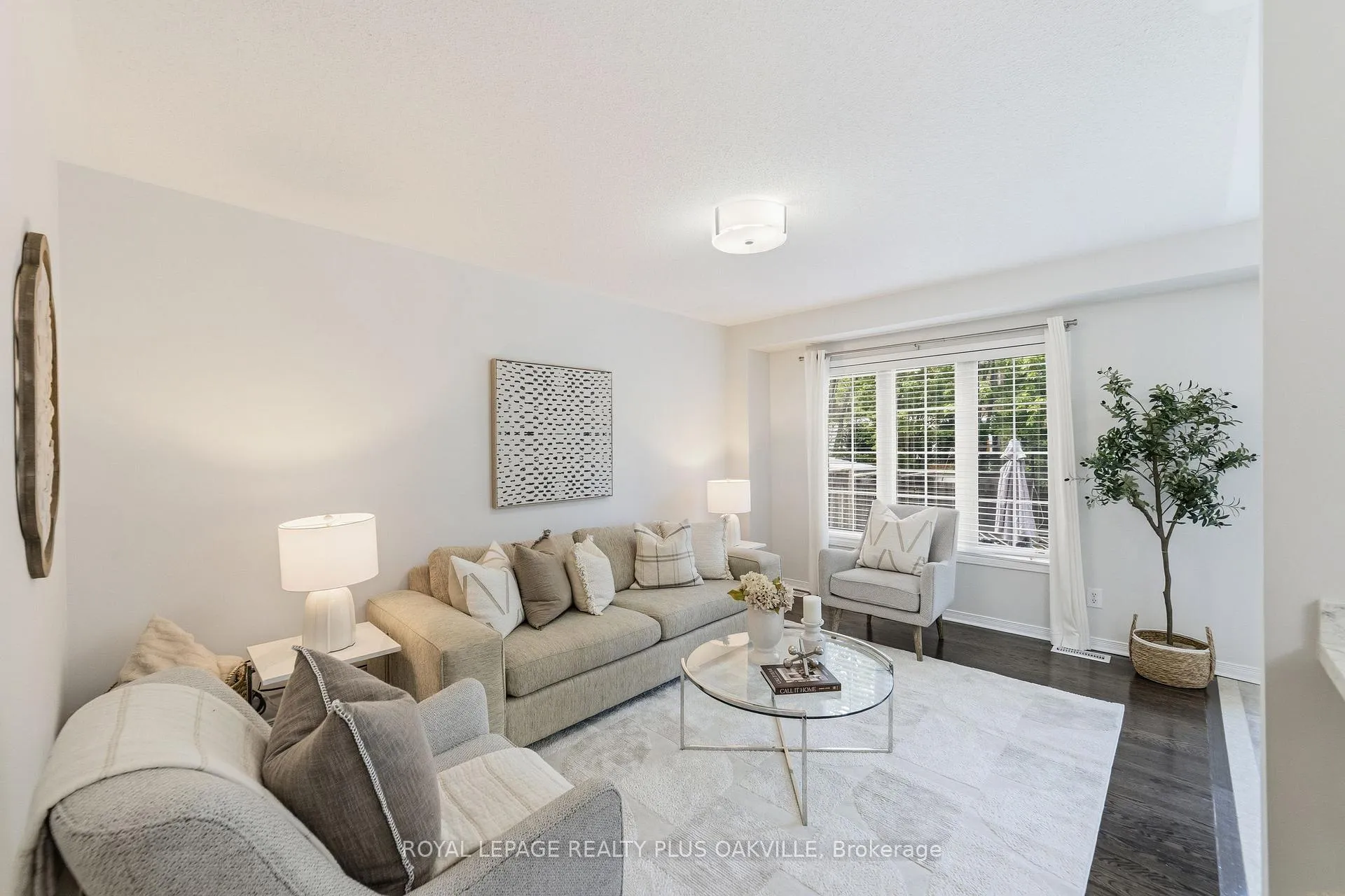 Photo 8 of 2401 Postmaster Drive, Oakville, Westmount — HOMEH