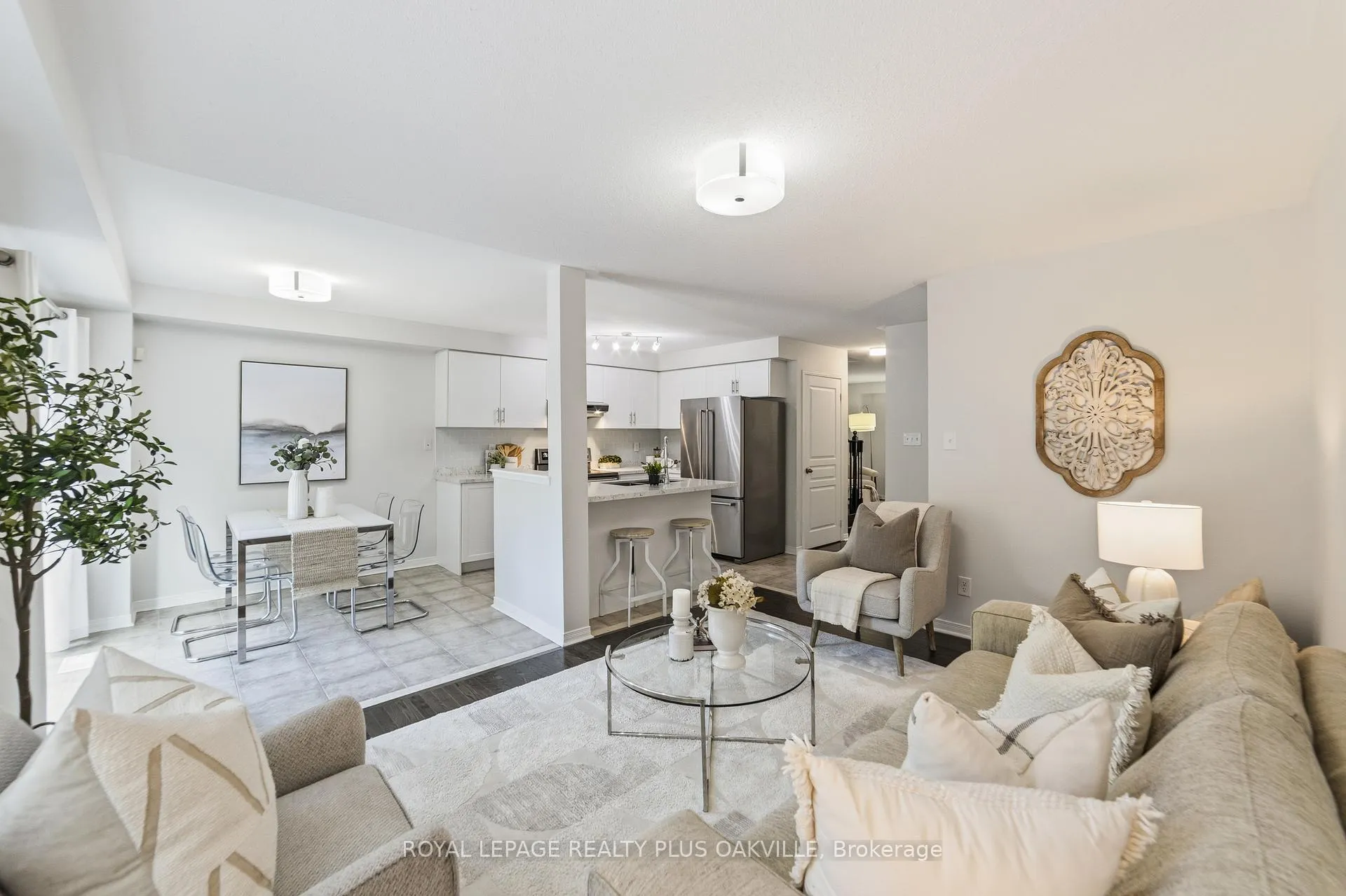 Photo 9 of 2401 Postmaster Drive, Oakville, Westmount — HOMEH