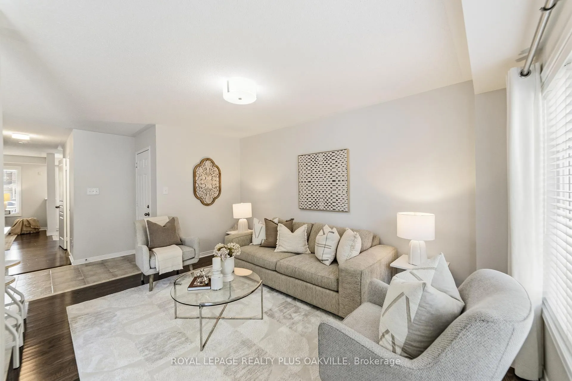 Photo 10 of 2401 Postmaster Drive, Oakville, Westmount — HOMEH