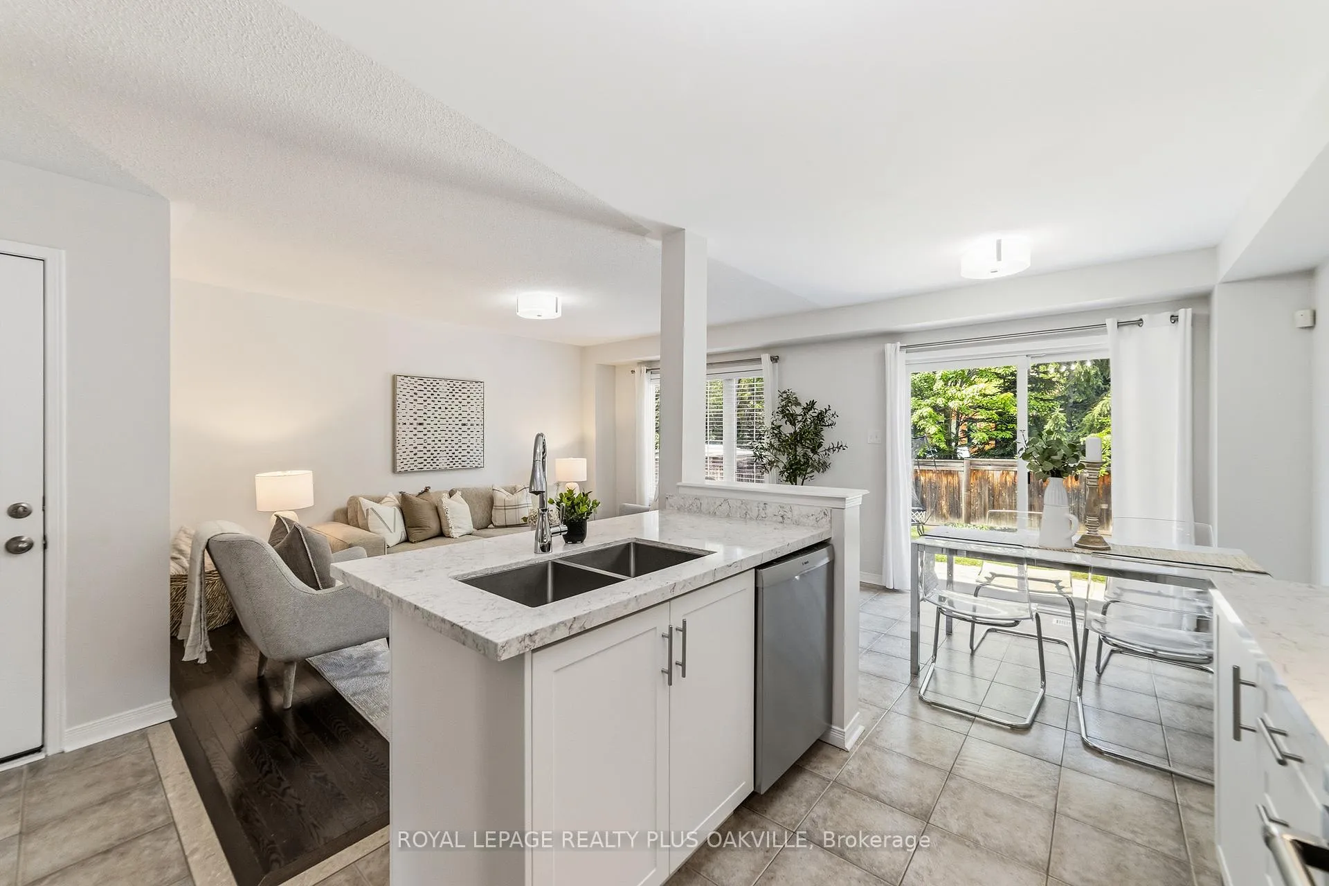 Photo 14 of 2401 Postmaster Drive, Oakville, Westmount — HOMEH