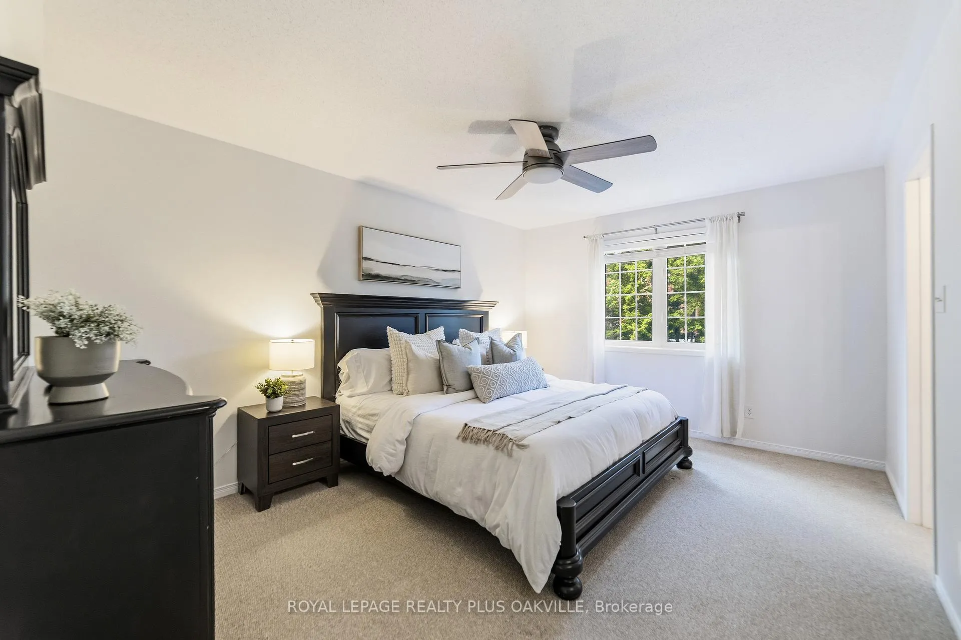 Photo 19 of 2401 Postmaster Drive, Oakville, Westmount — HOMEH