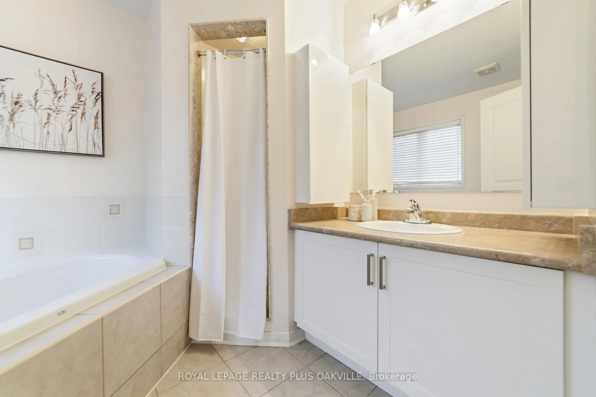 Photo 21 of 2401 Postmaster Drive, Oakville, Westmount — HOMEH