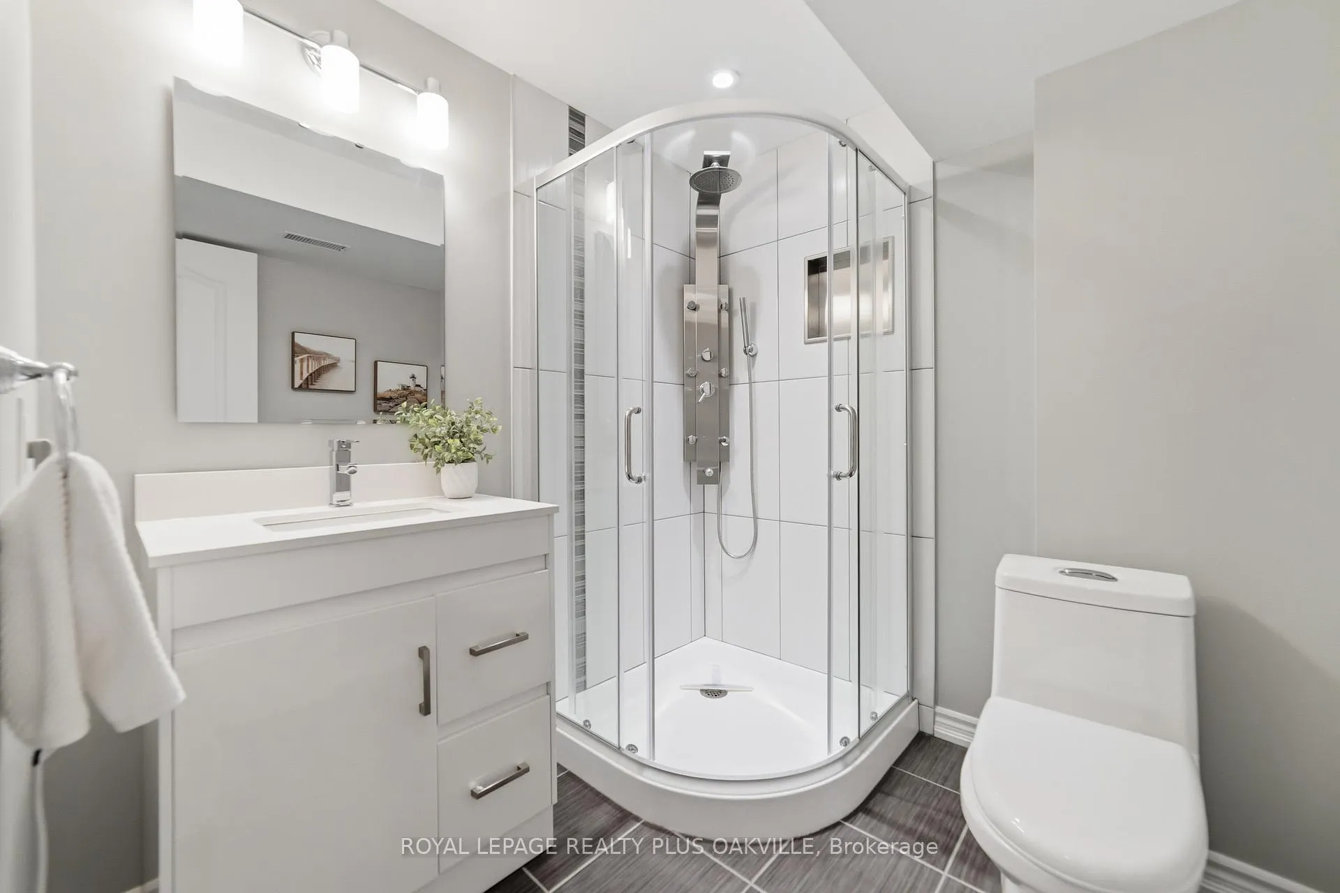 Photo 25 of 2401 Postmaster Drive, Oakville, Westmount — HOMEH