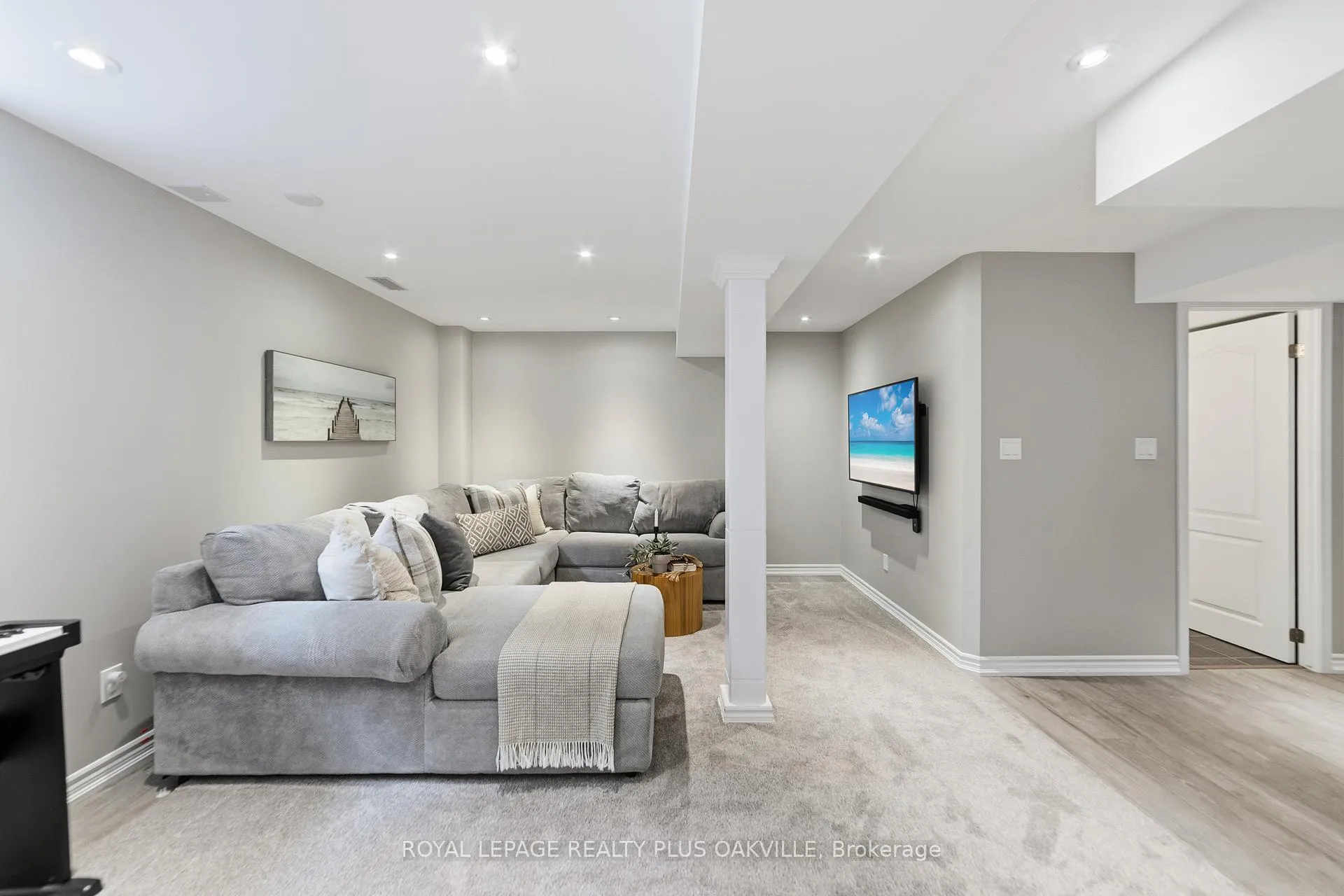 Photo 28 of 2401 Postmaster Drive, Oakville, Westmount — HOMEH