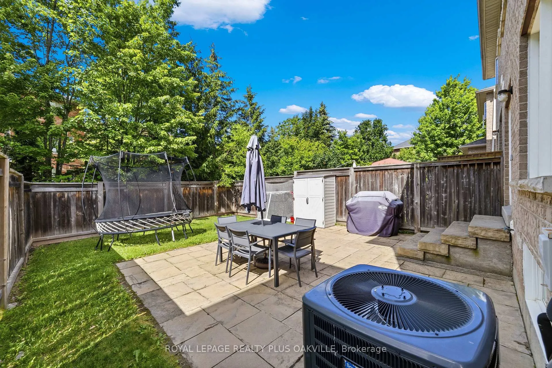 Photo 31 of 2401 Postmaster Drive, Oakville, Westmount — HOMEH
