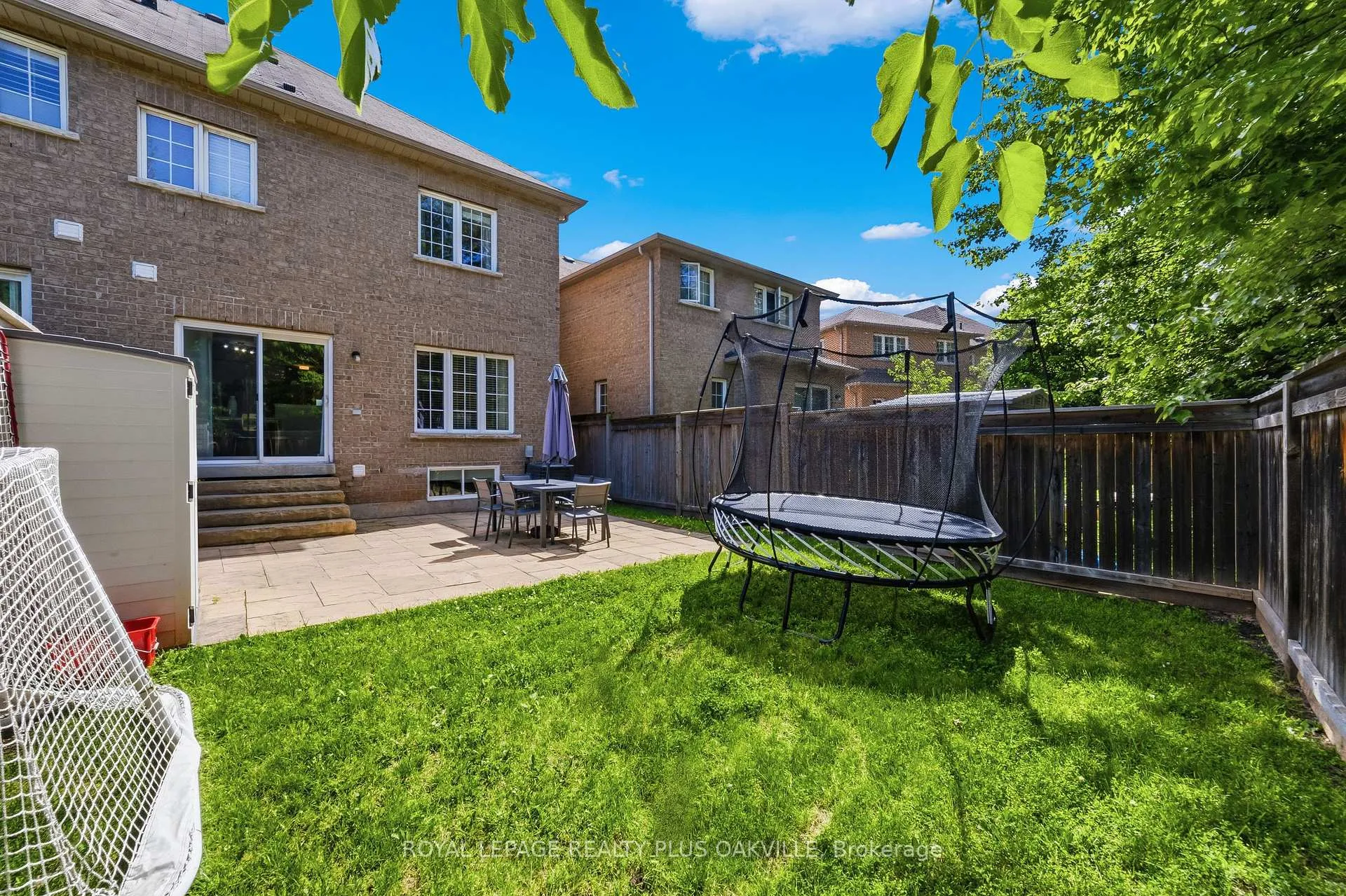 Photo 32 of 2401 Postmaster Drive, Oakville, Westmount — HOMEH
