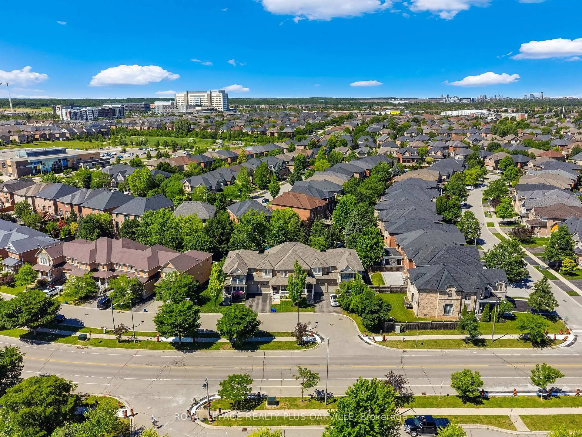 Photo 34 of 2401 Postmaster Drive, Oakville, Westmount — HOMEH