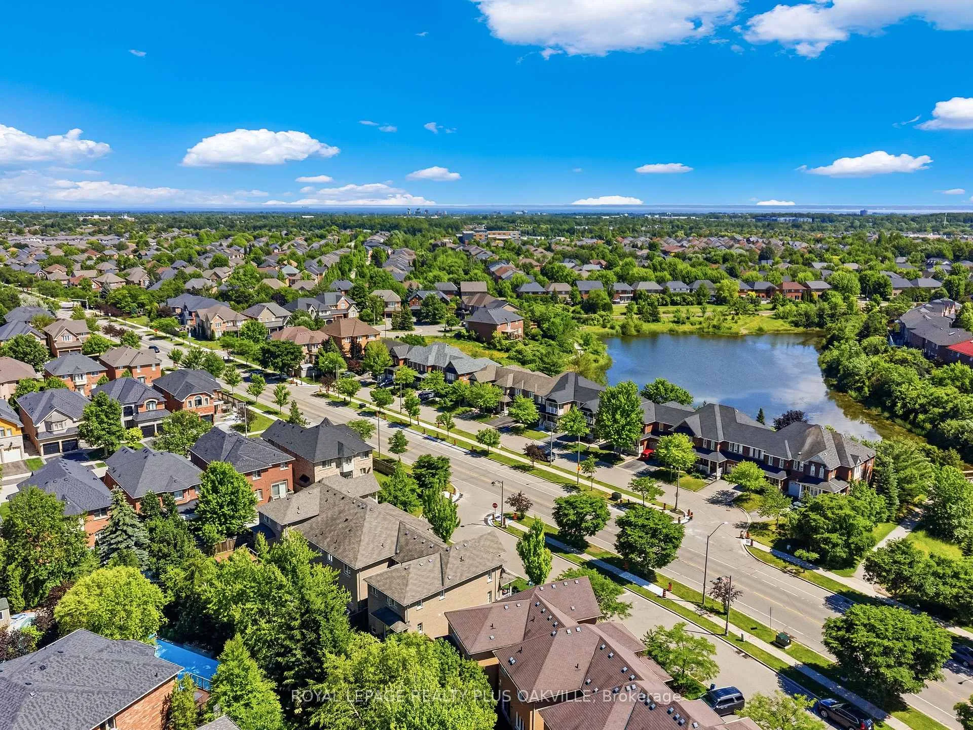 Photo 35 of 2401 Postmaster Drive, Oakville, Westmount — HOMEH