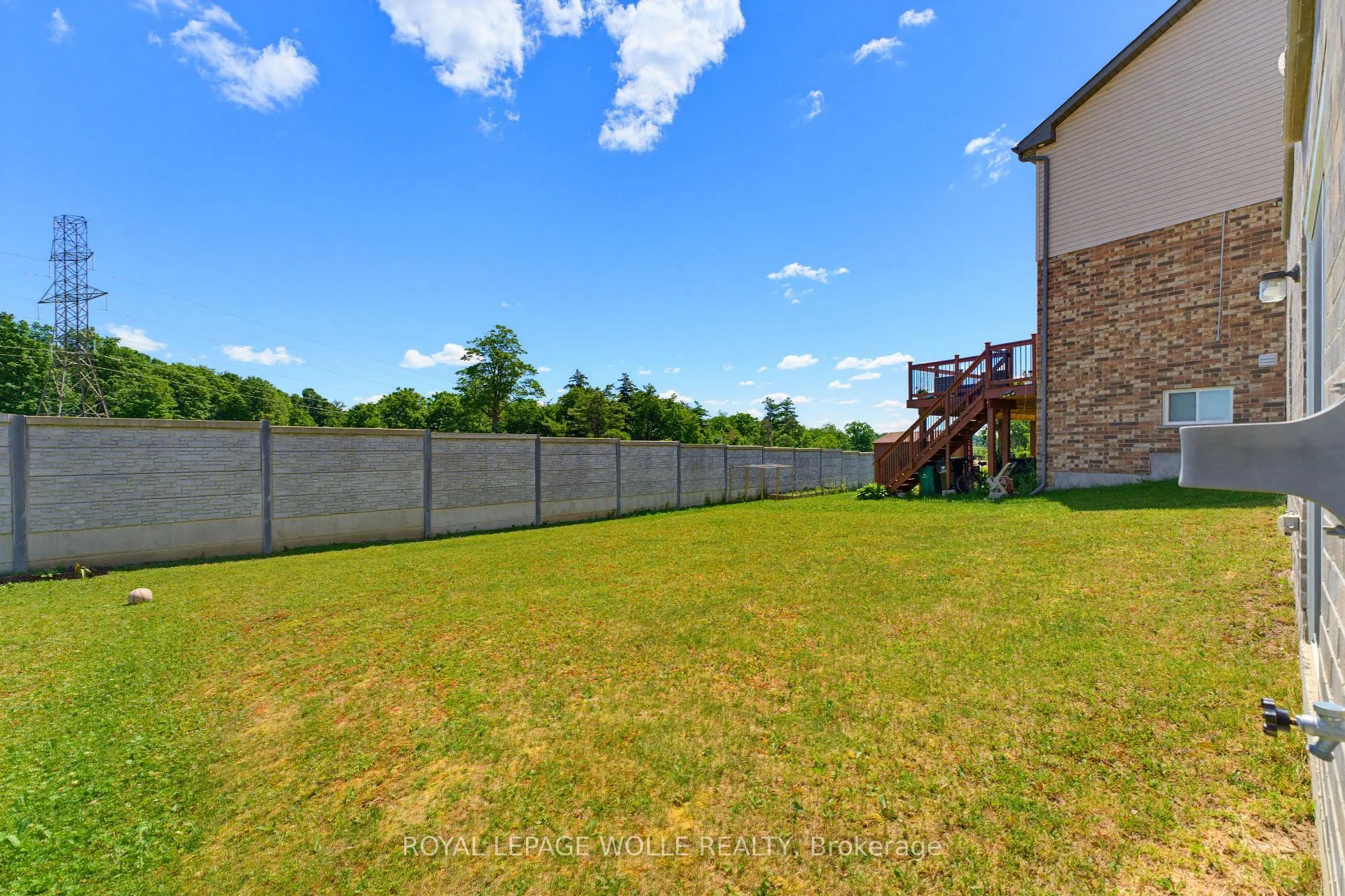 Photo 29 of 47 Newcastle Court, Kitchener, Brigadoon — HOMEH